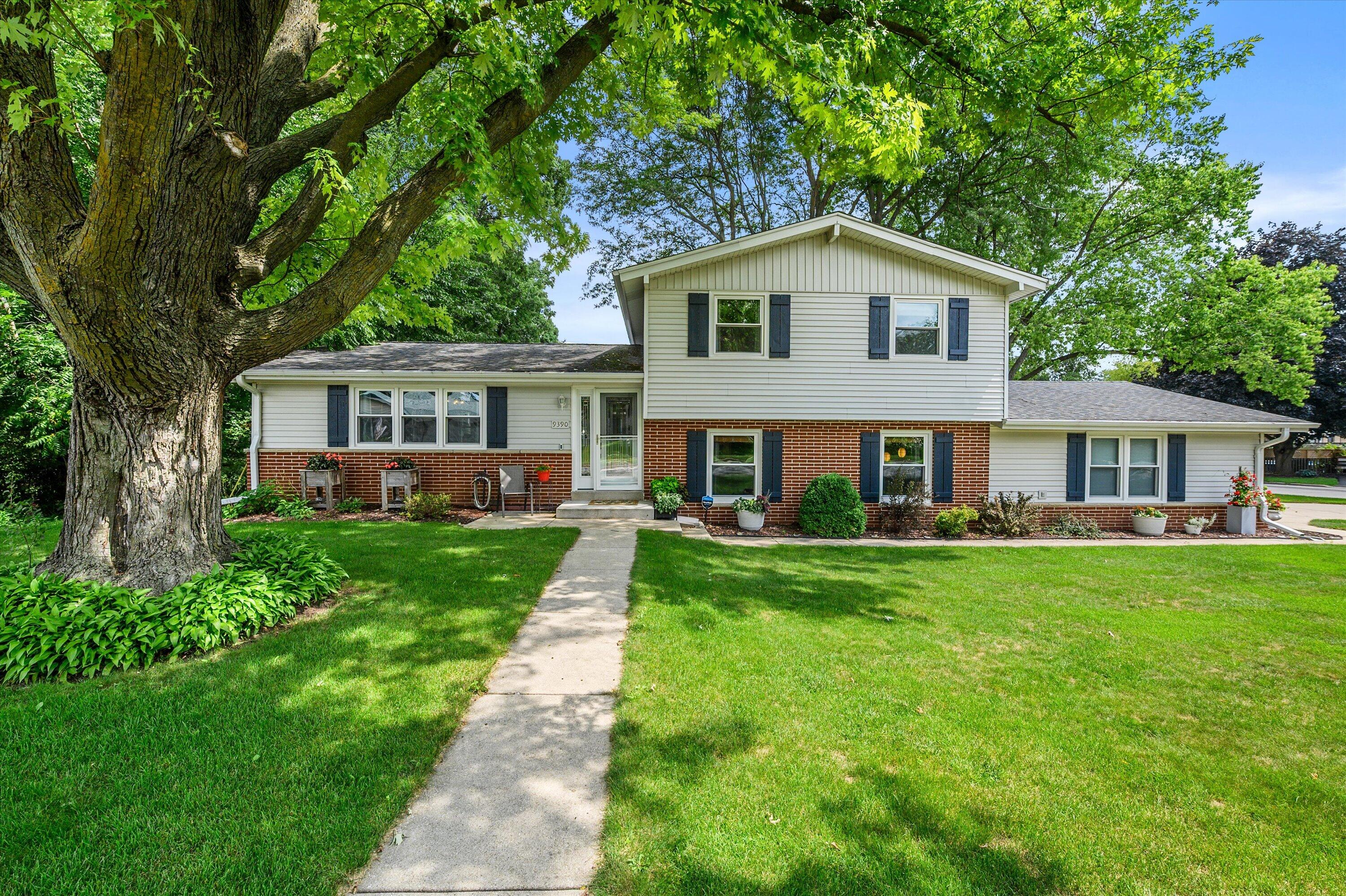 W172N9390 Shady Ln — photo