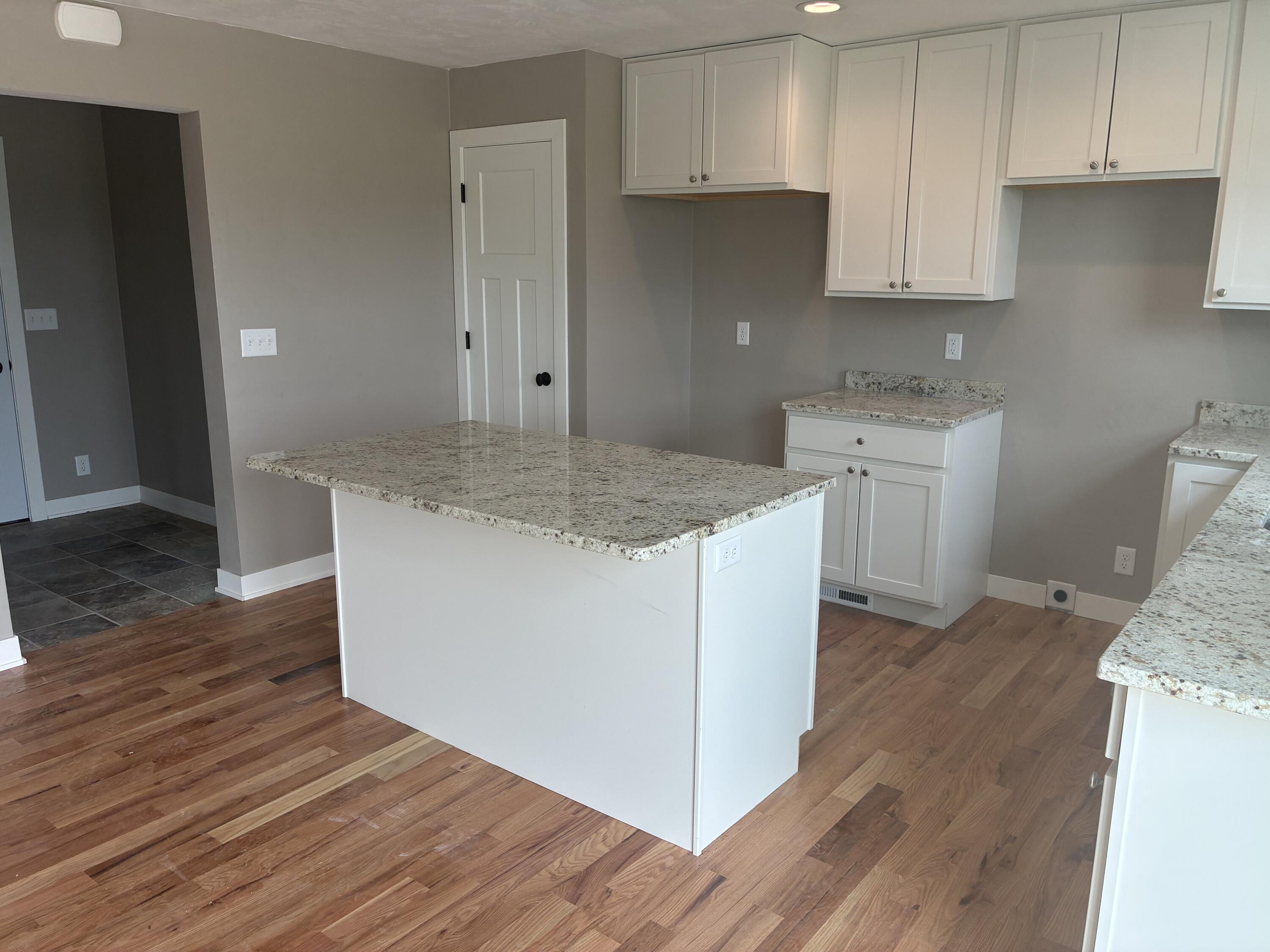 807 Arthur Dr — photo