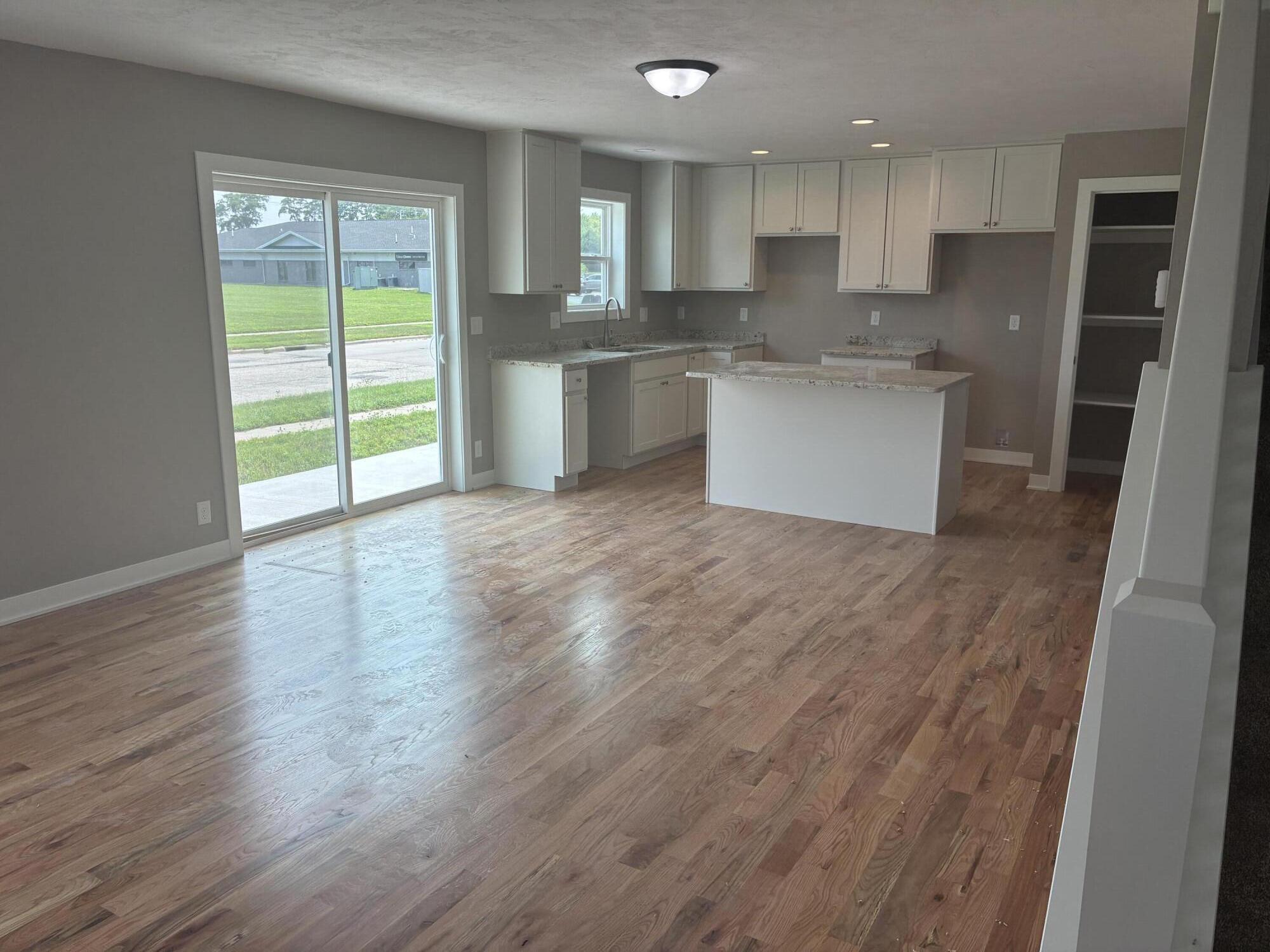 809 Arthur Dr — photo