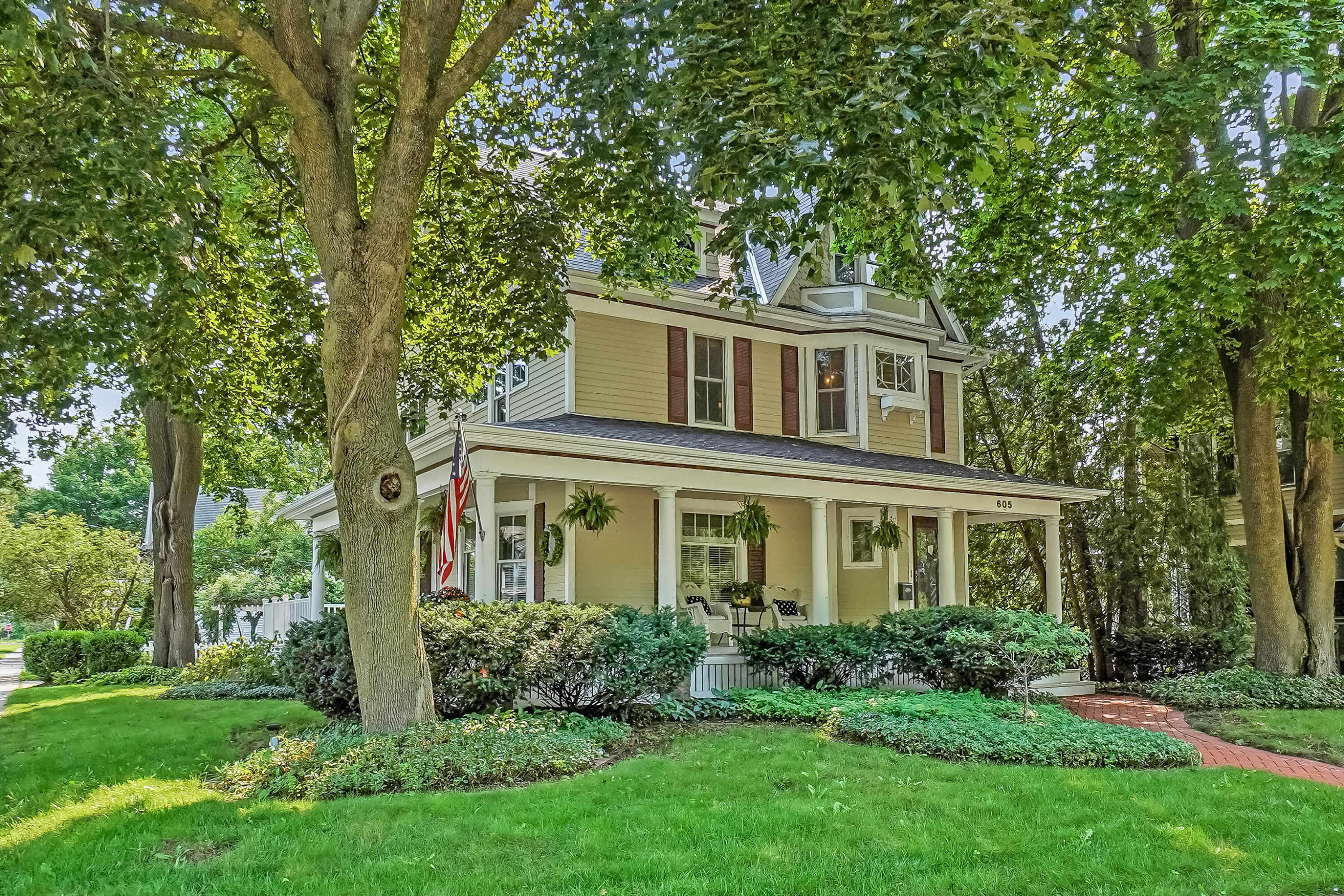 605 W Wisconsin Ave — photo