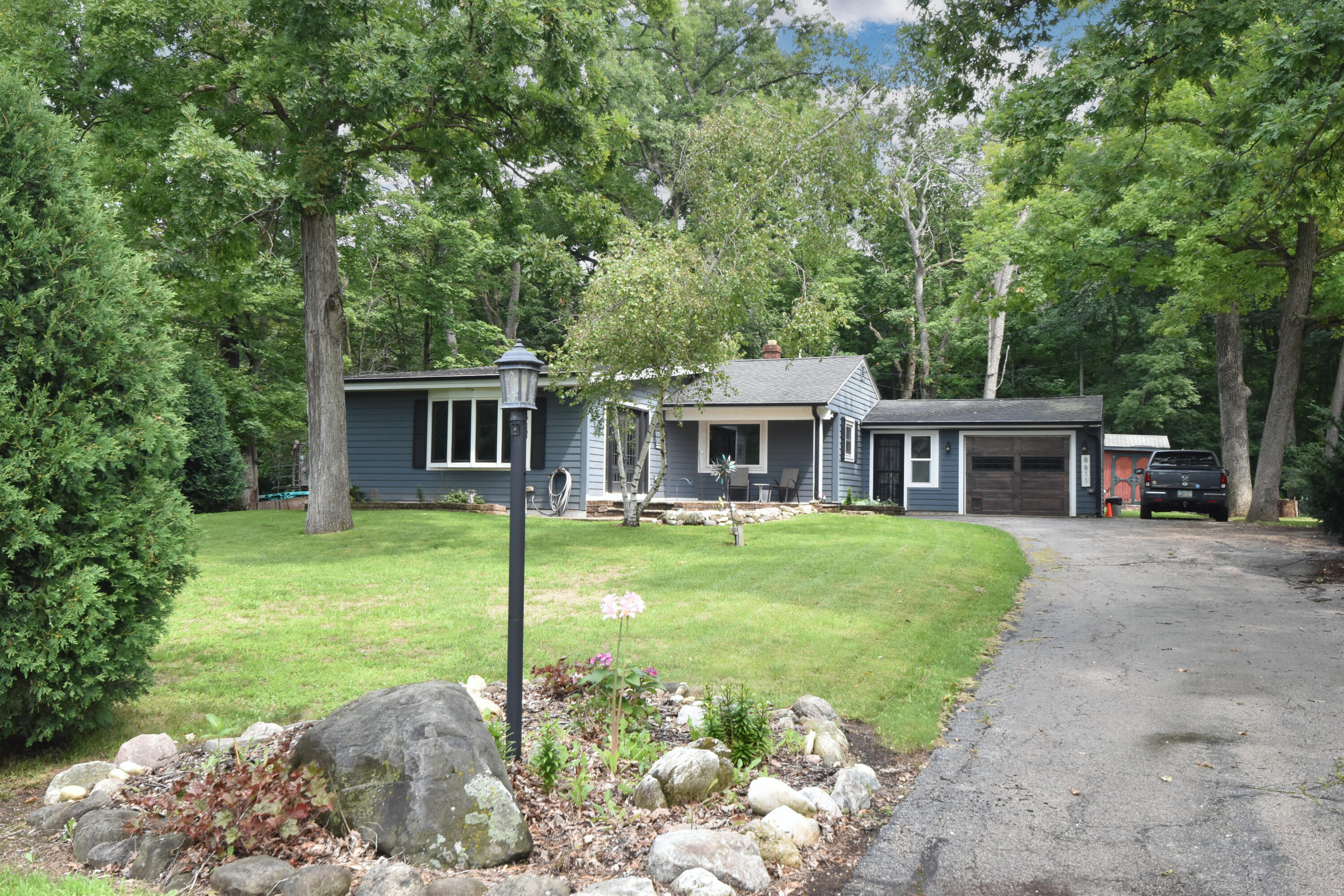8611 Big Bend Rd — photo