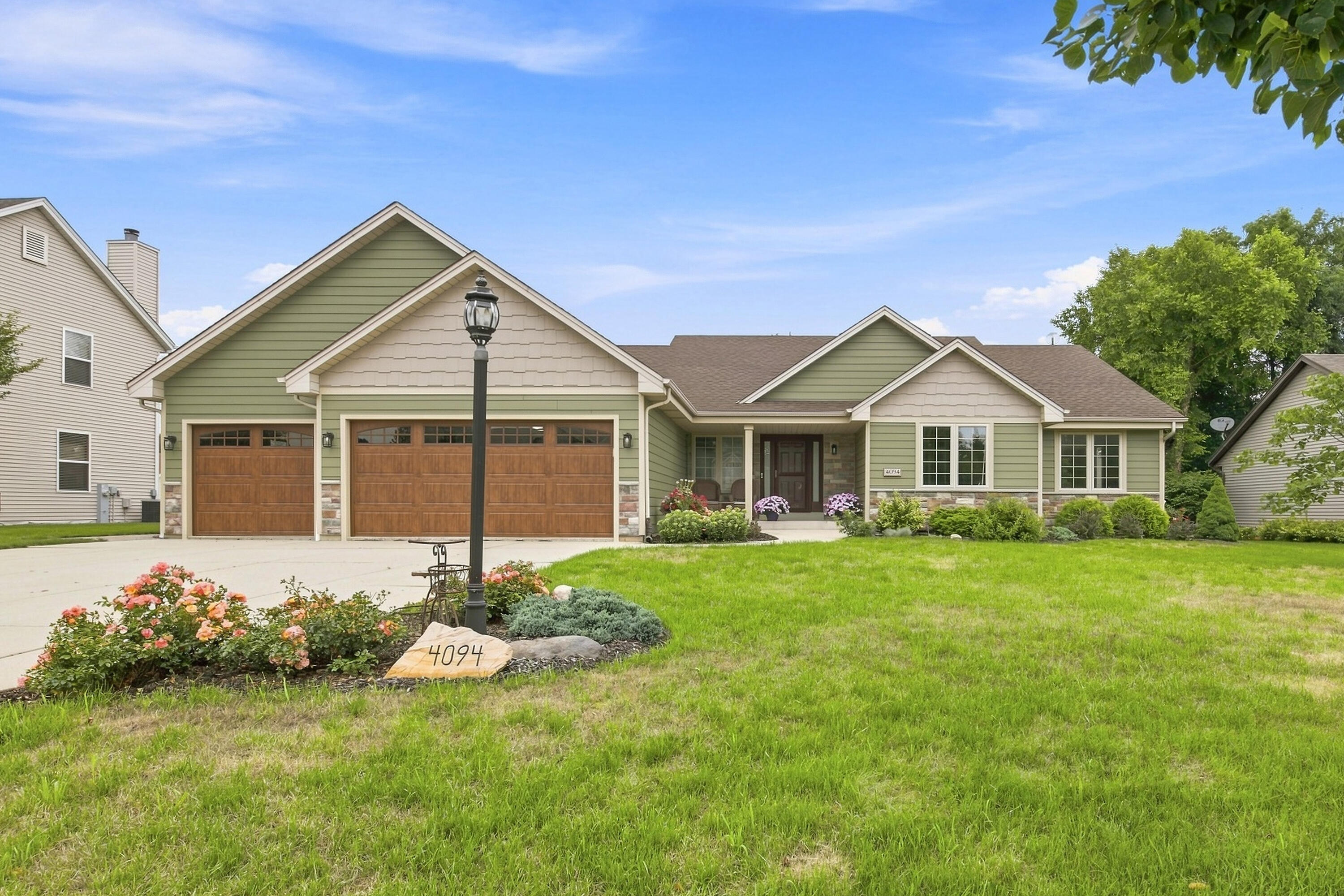 4094 W Whispering Ridge Pass — photo