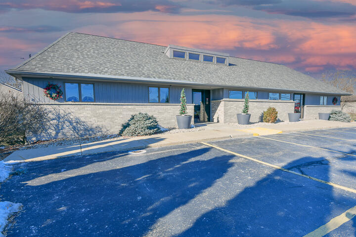 5320 Green Bay Rd — photo