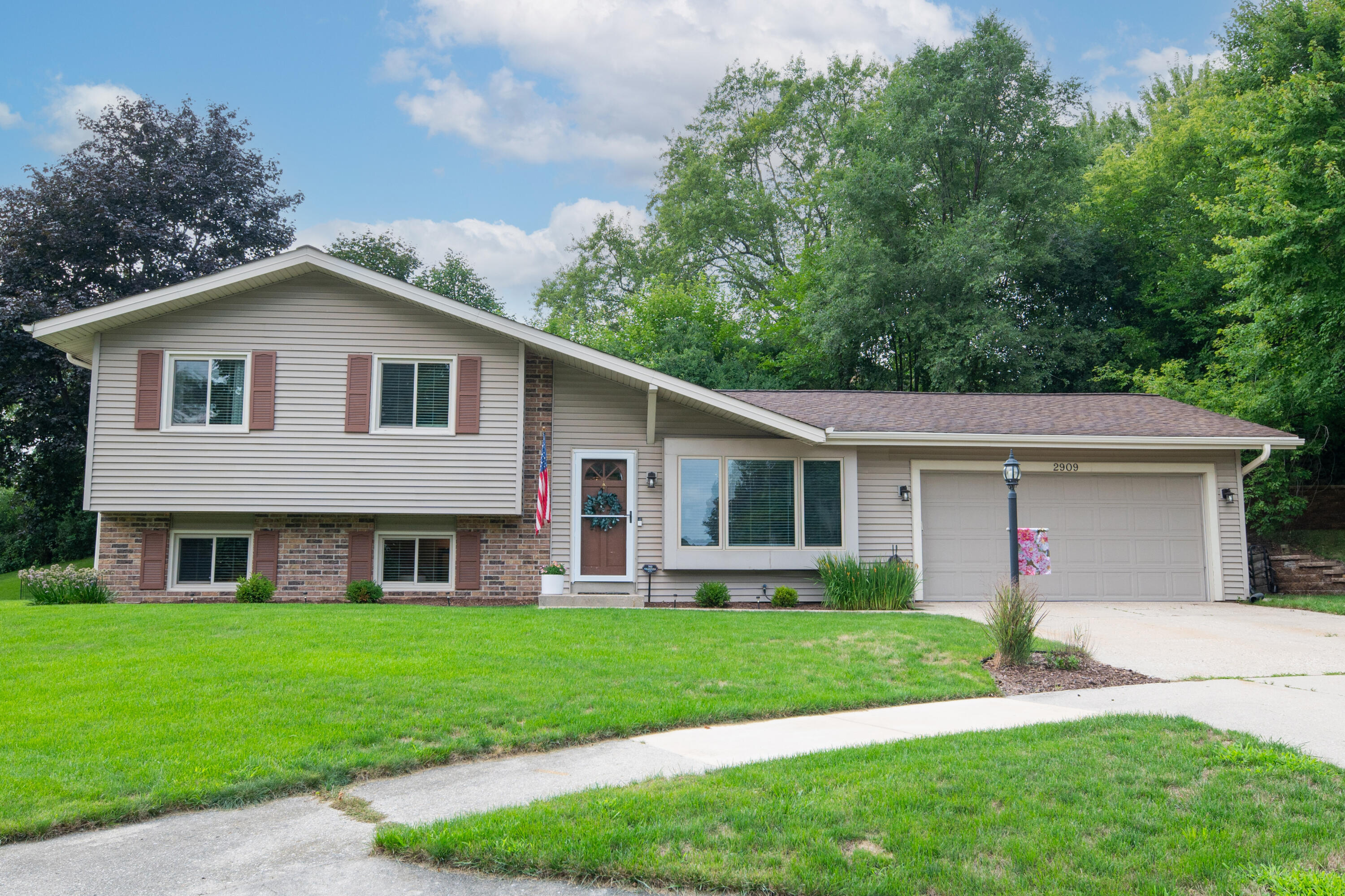 2909 Berkshire Ct — photo