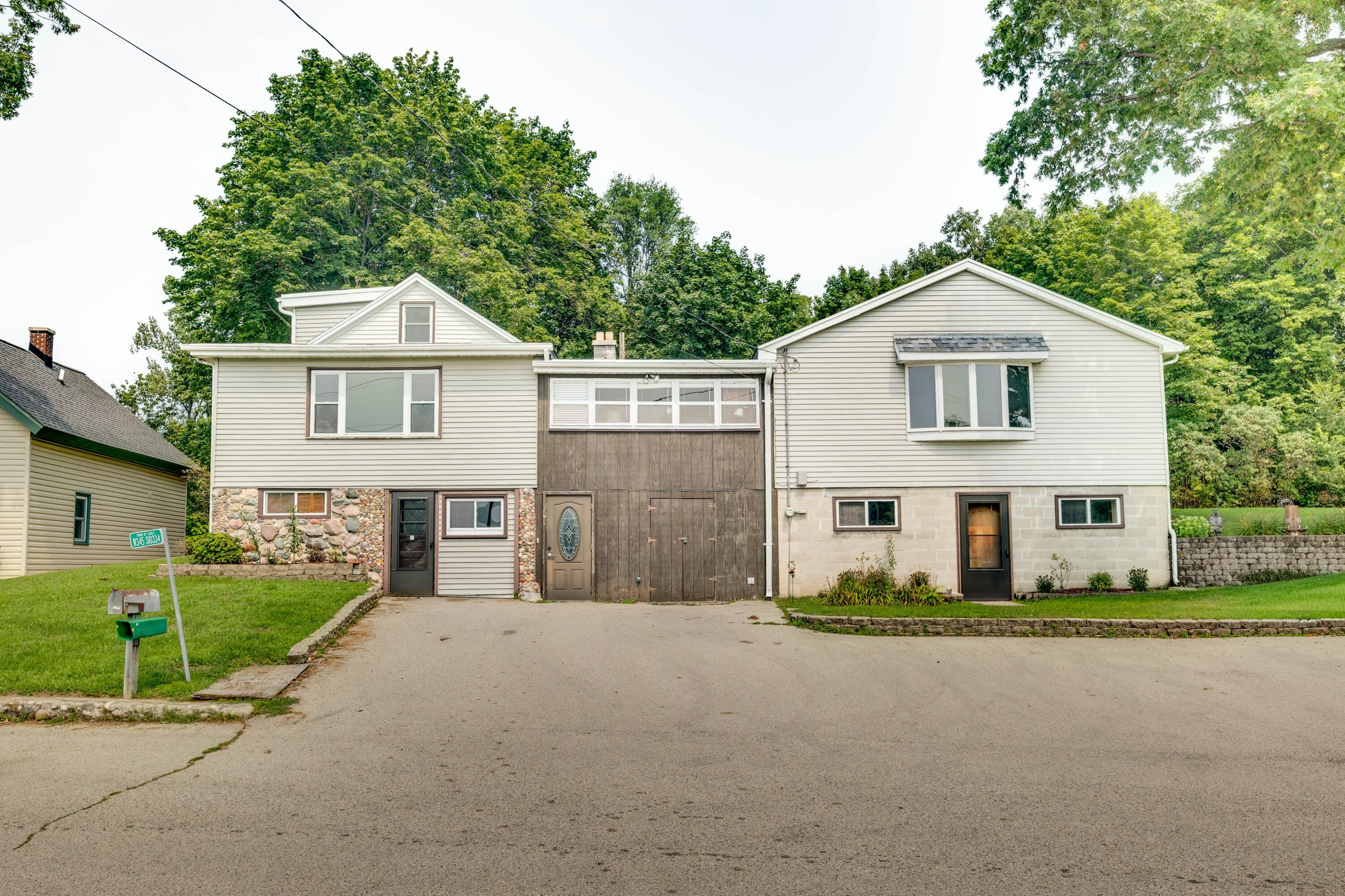 W345S10334 Wambold Rd — photo