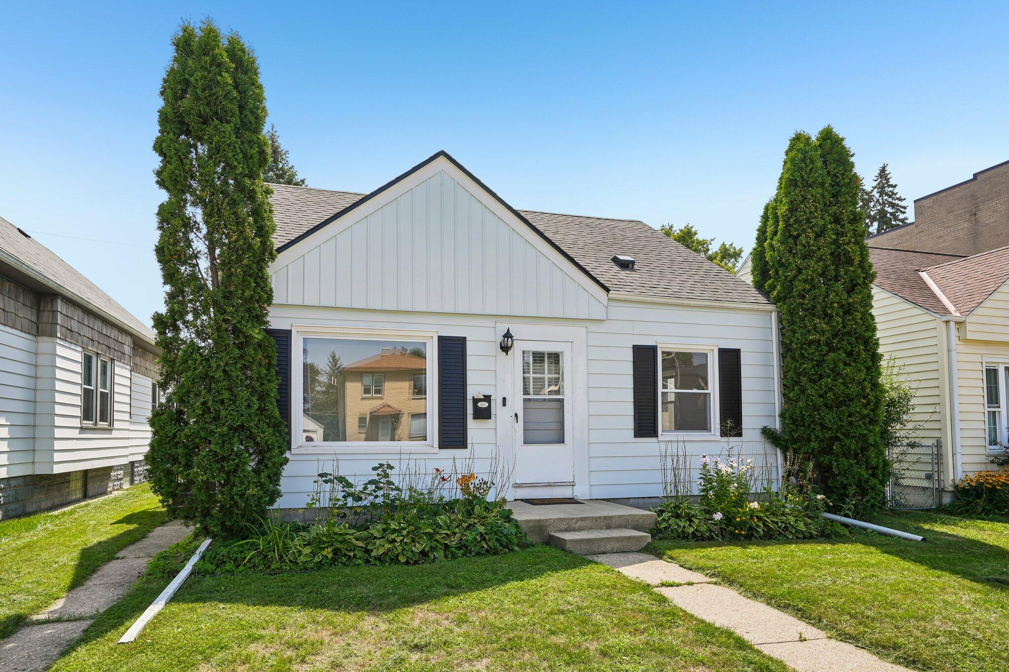 7935 W Becher St — photo