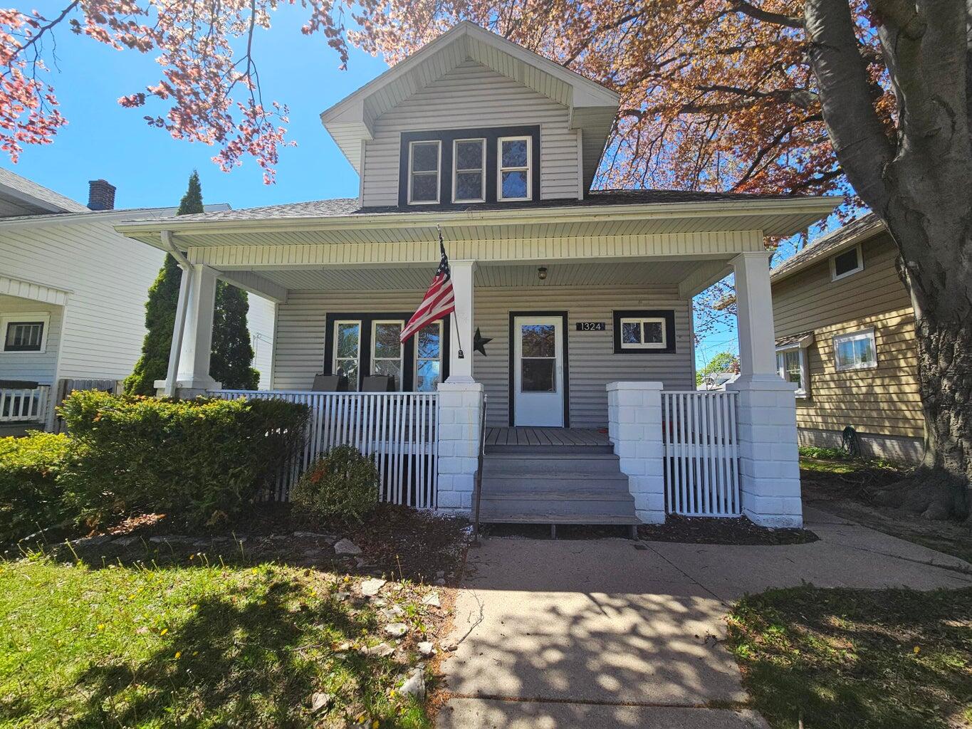 1324 Hayes Ave — photo