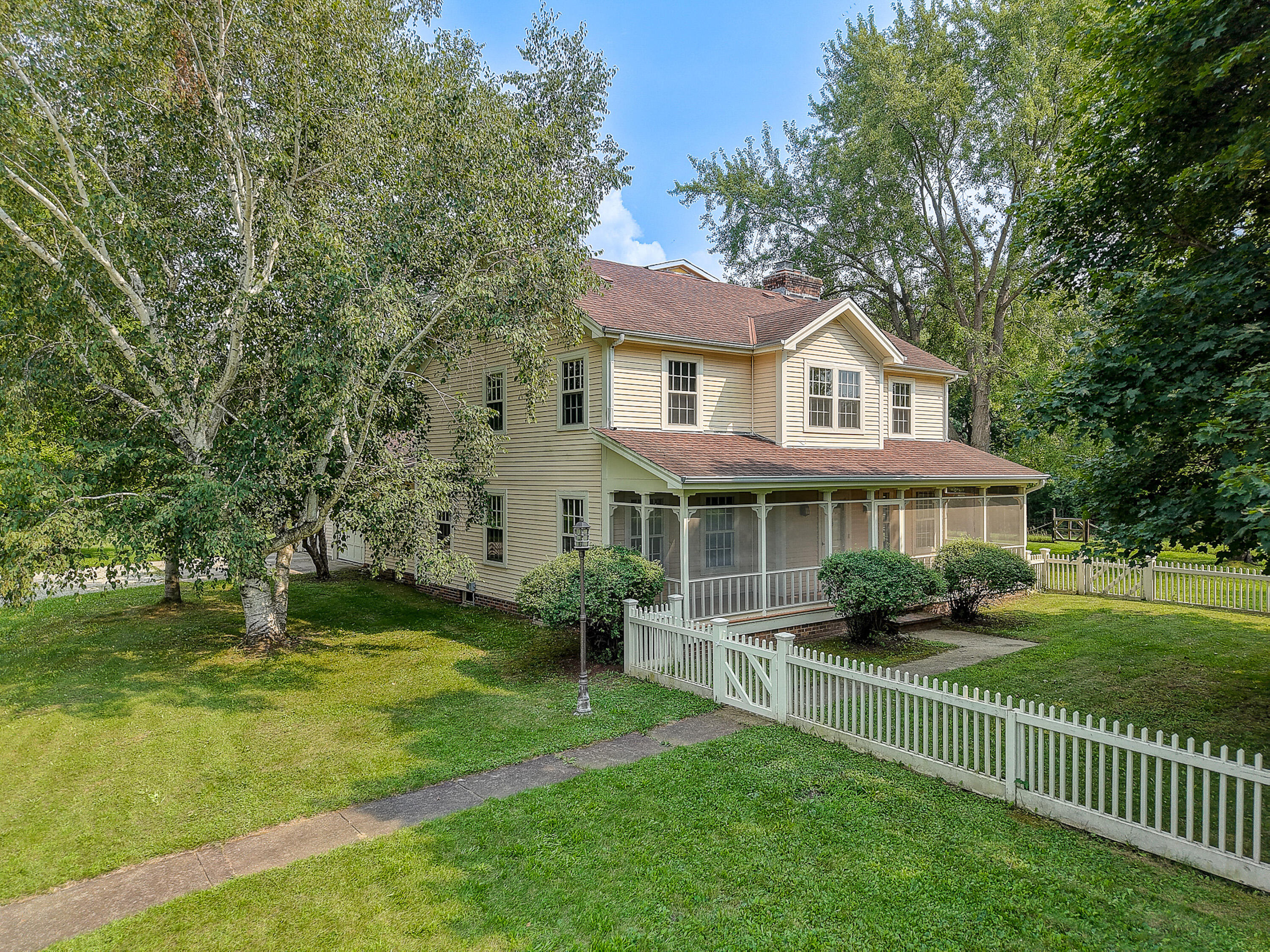 324 S Sawyer Rd — photo