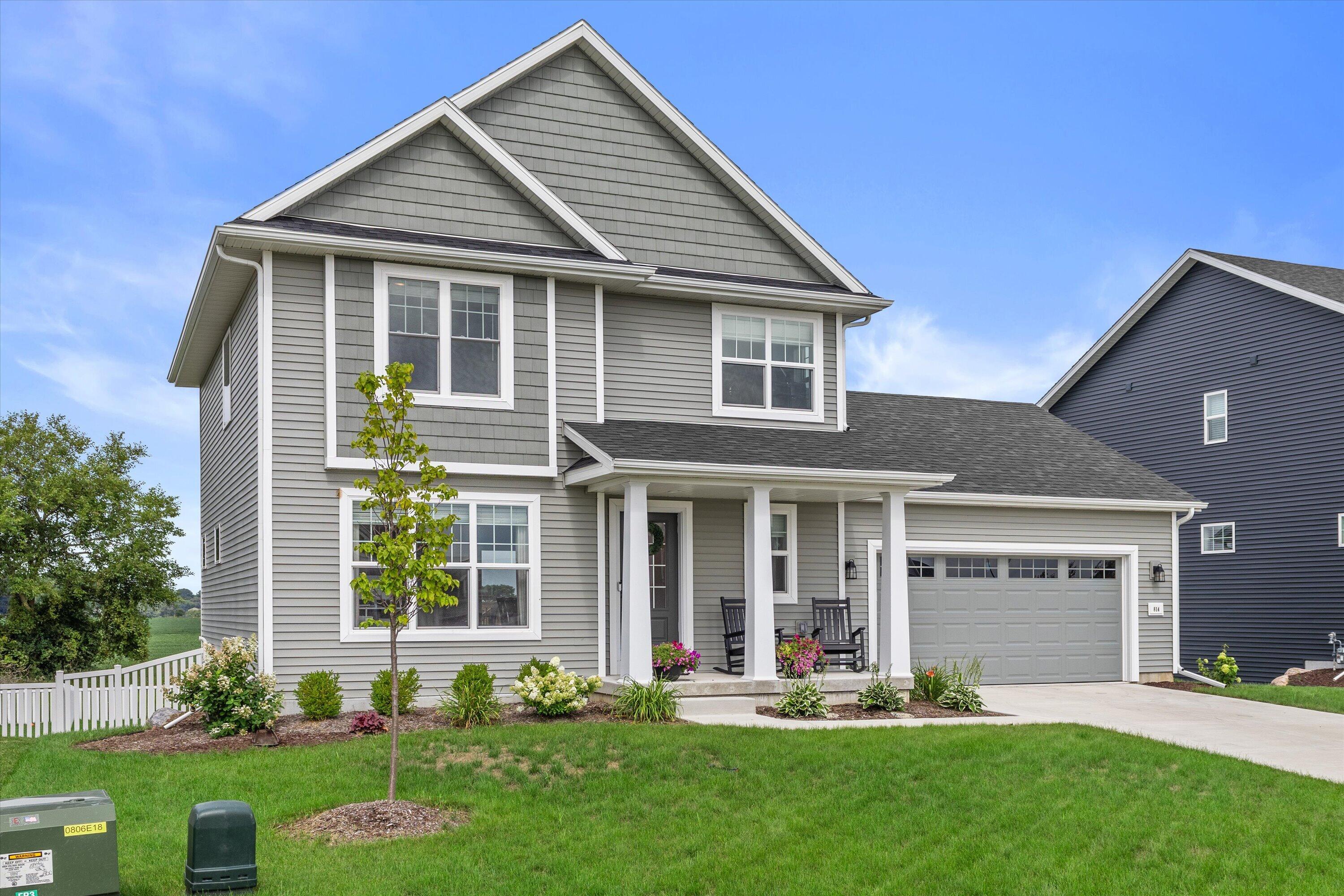 814 Burr Oak Ct — photo