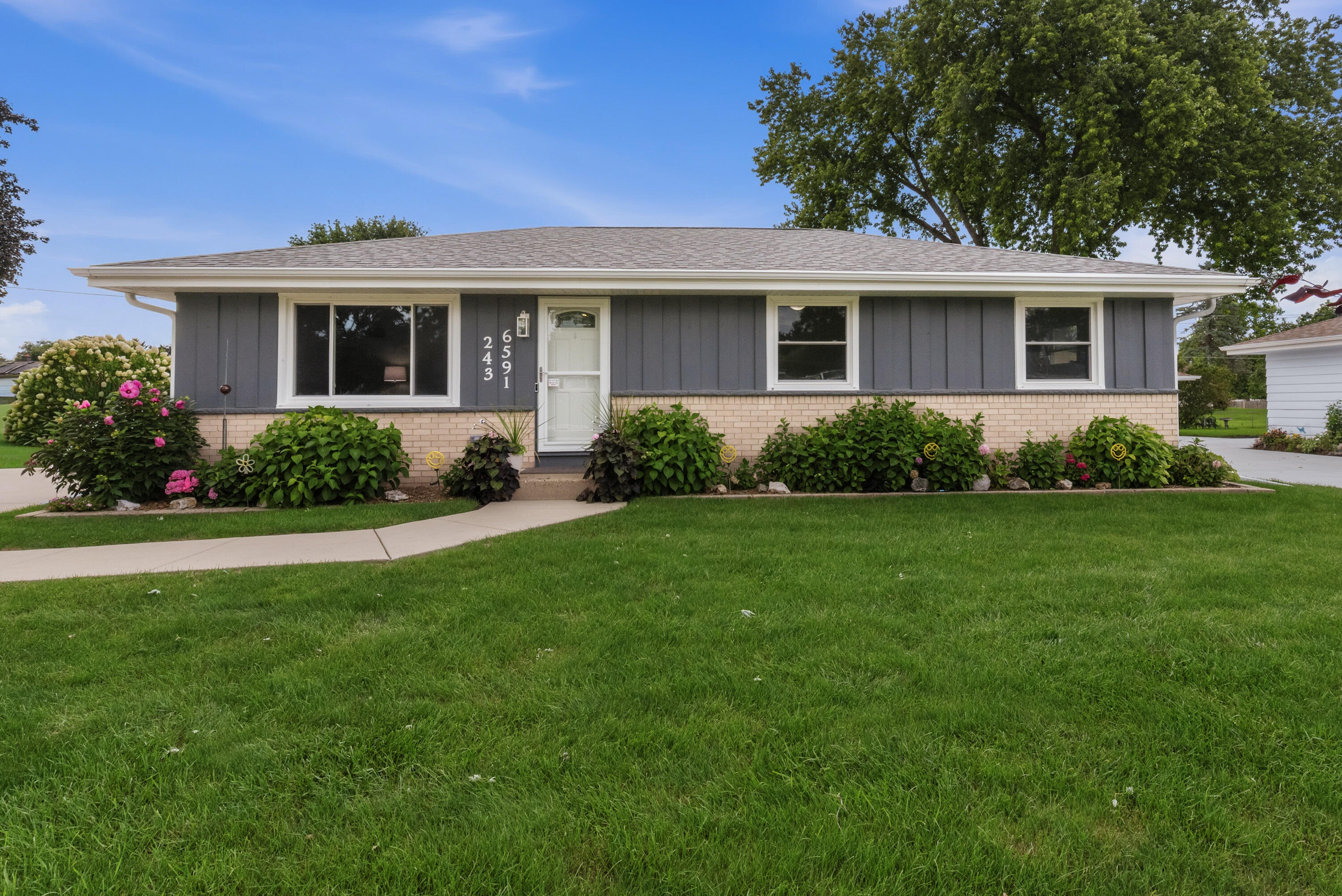 W243N6591 Westhaven Dr — photo