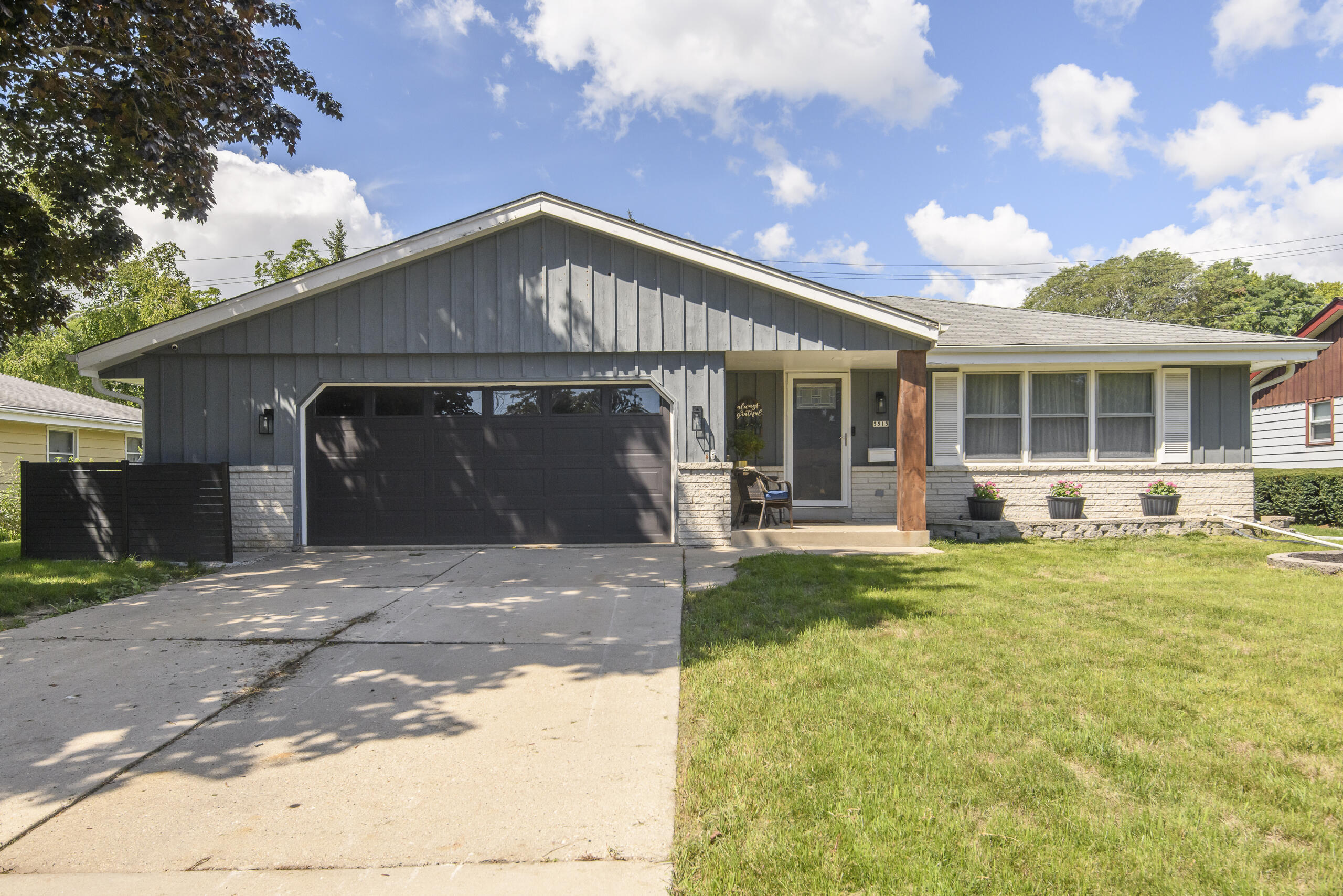 5515 N Shasta Dr — photo