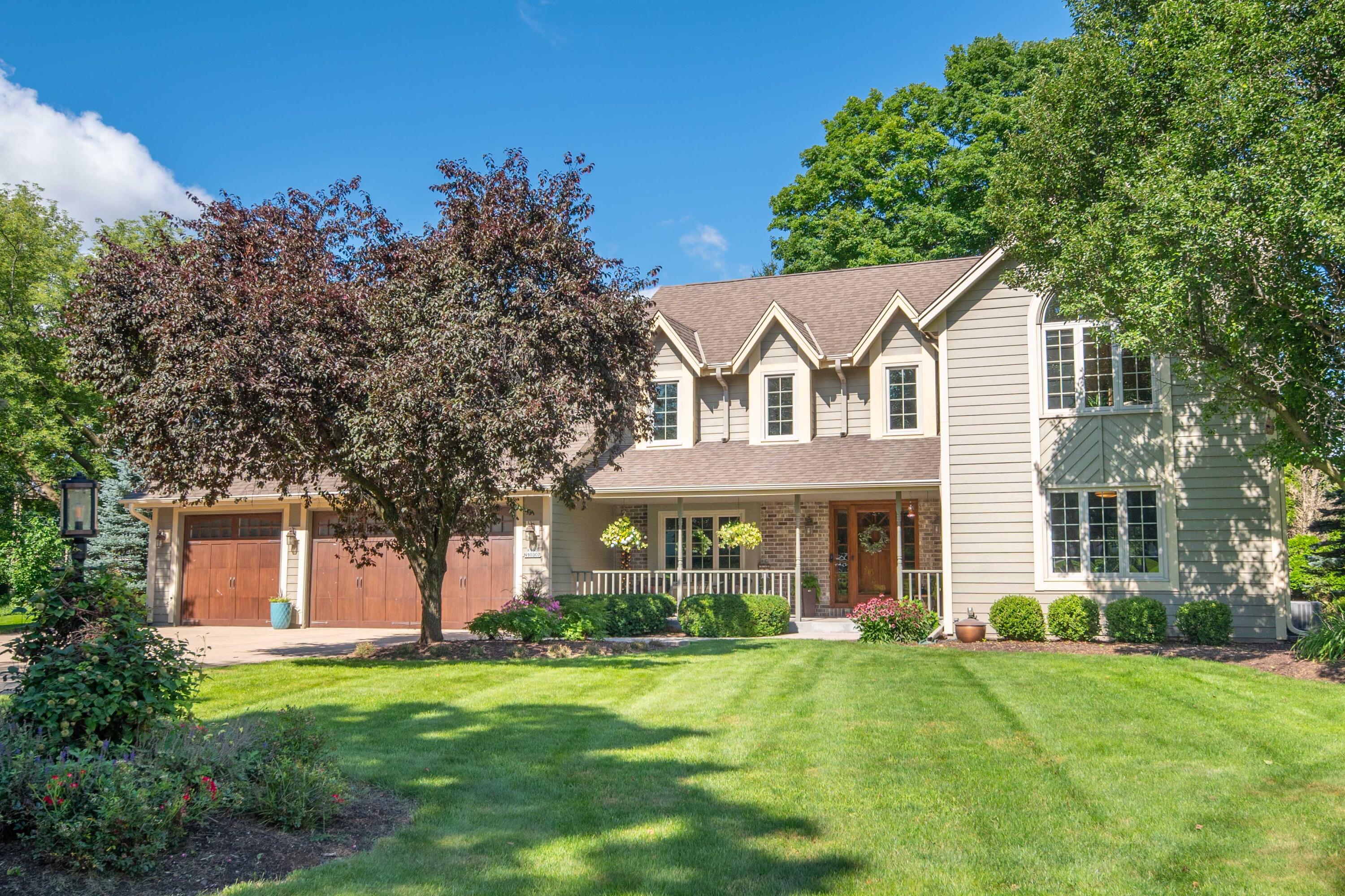 W168N10307 Wildrose Ln — photo