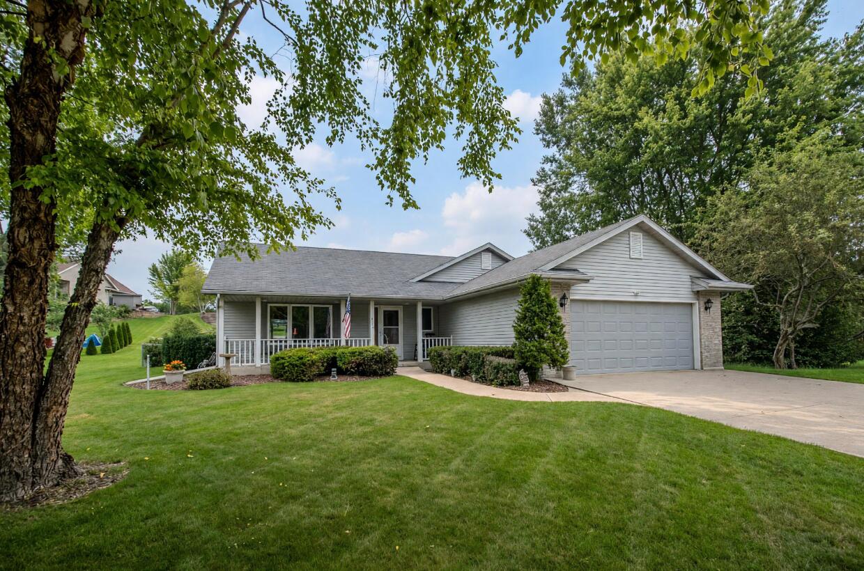 300 Martin Dr — photo