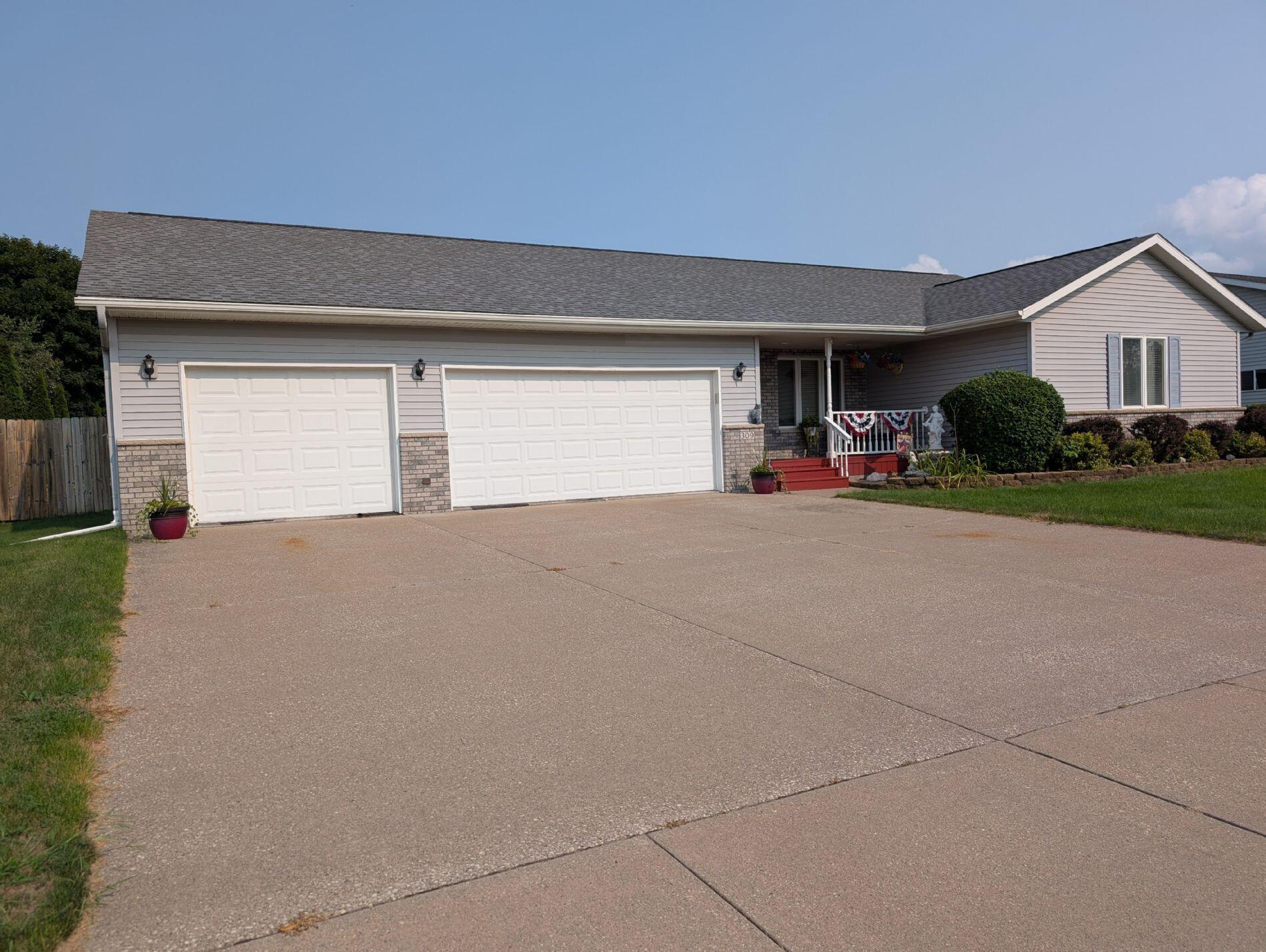 309 Mallard Dr — photo