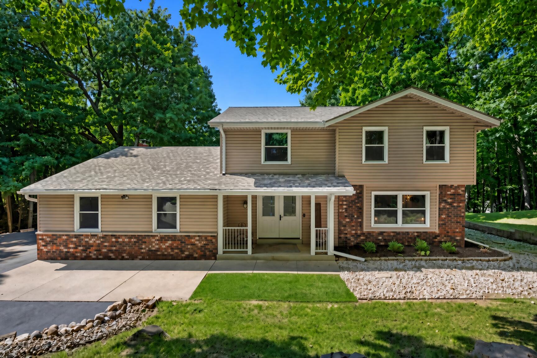 S9W31422 Irwin Ct — photo