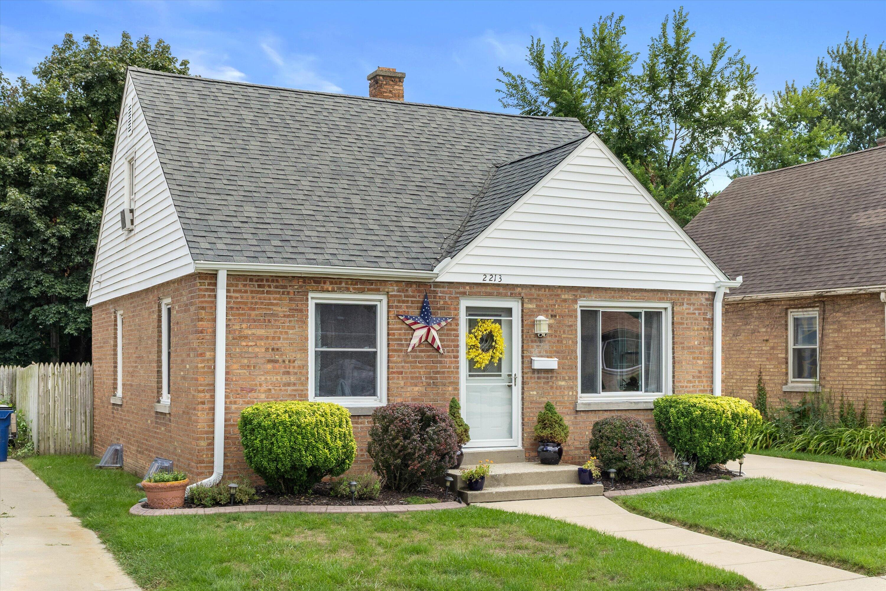 2213 Shoop St, Racine, WI 53404 — photo 2