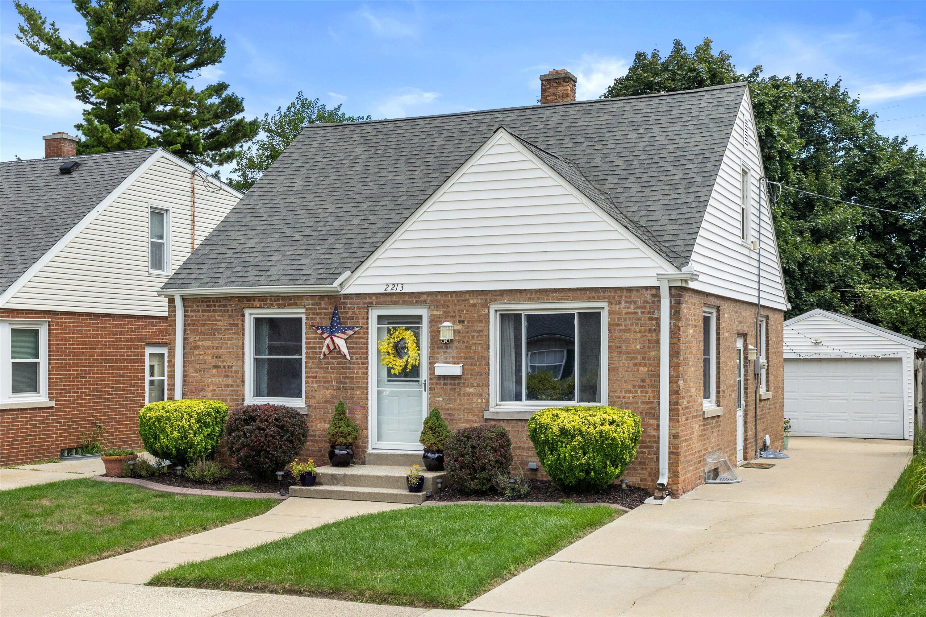 2213 Shoop St, Racine, WI 53404 — photo 3