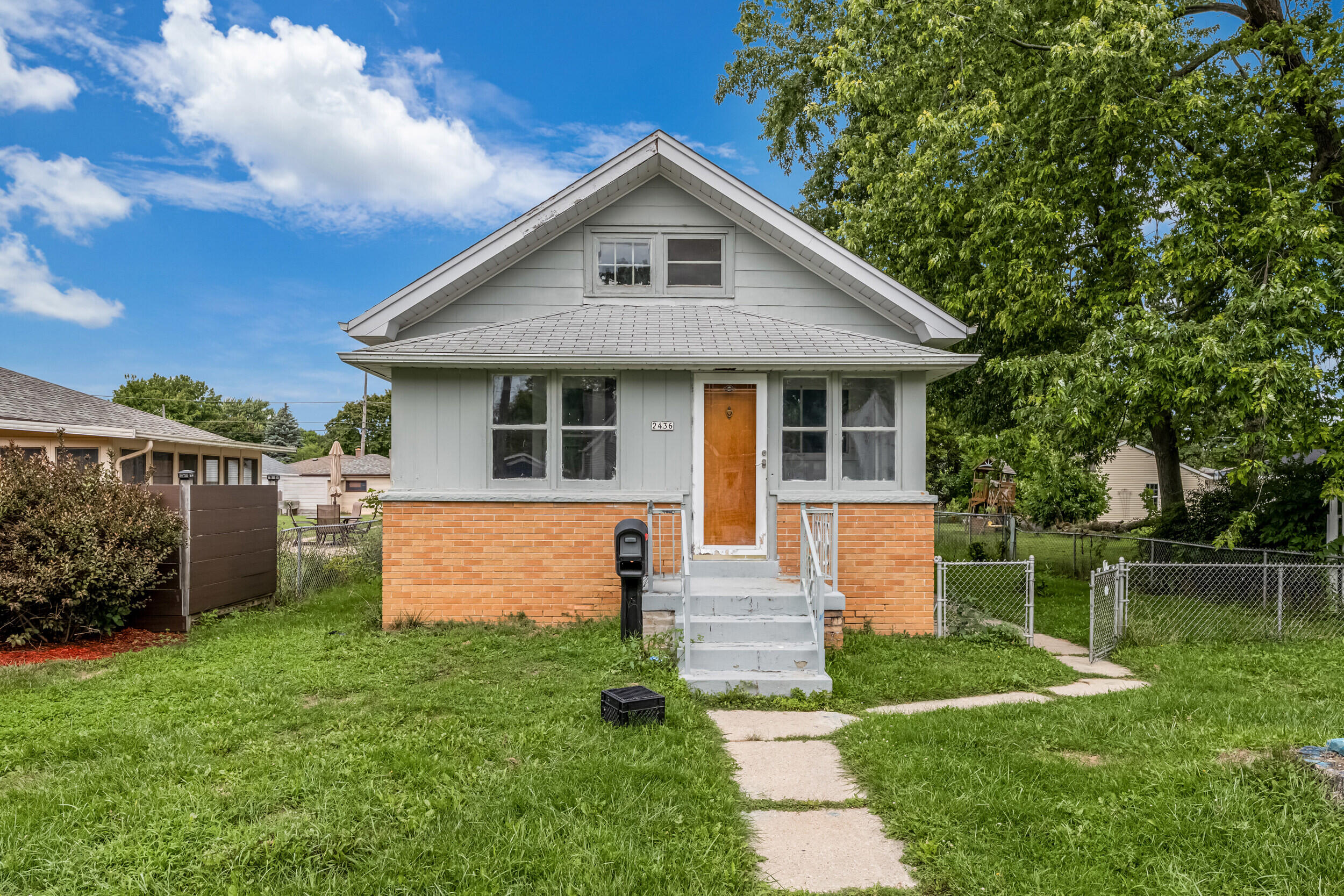 2436 E Whittaker Ave — photo