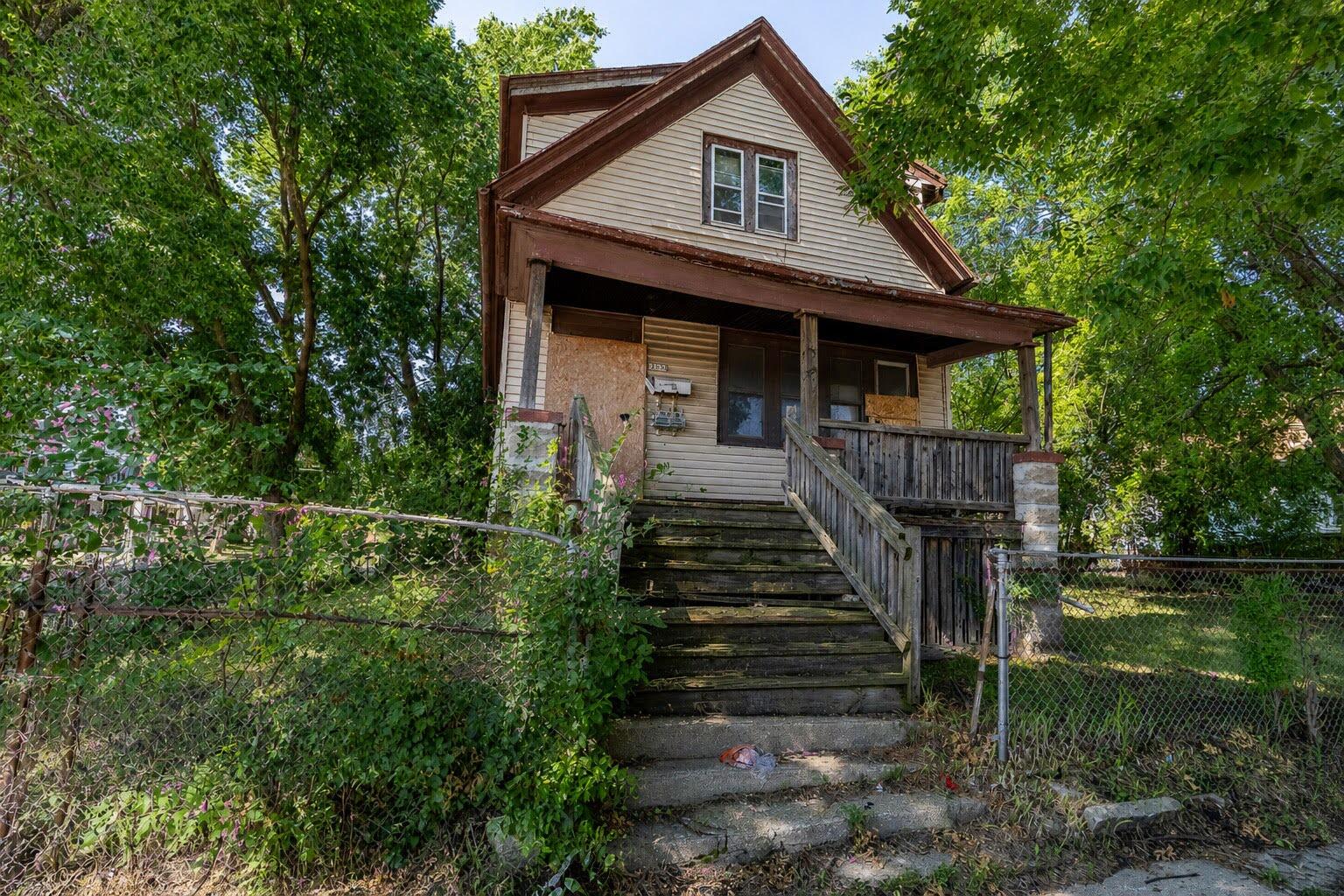 2532 W Lloyd St — photo