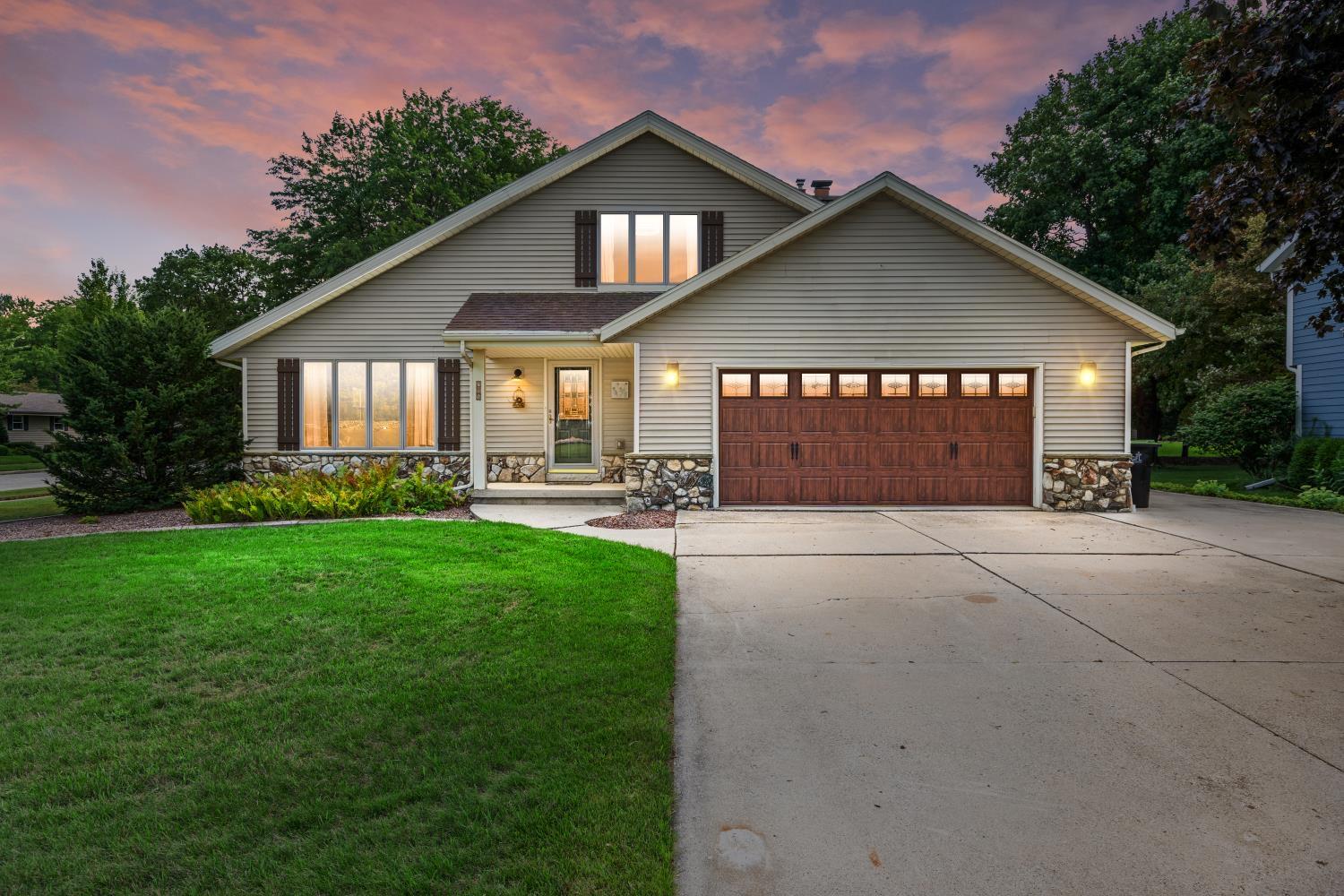 705 Sunset Dr — photo