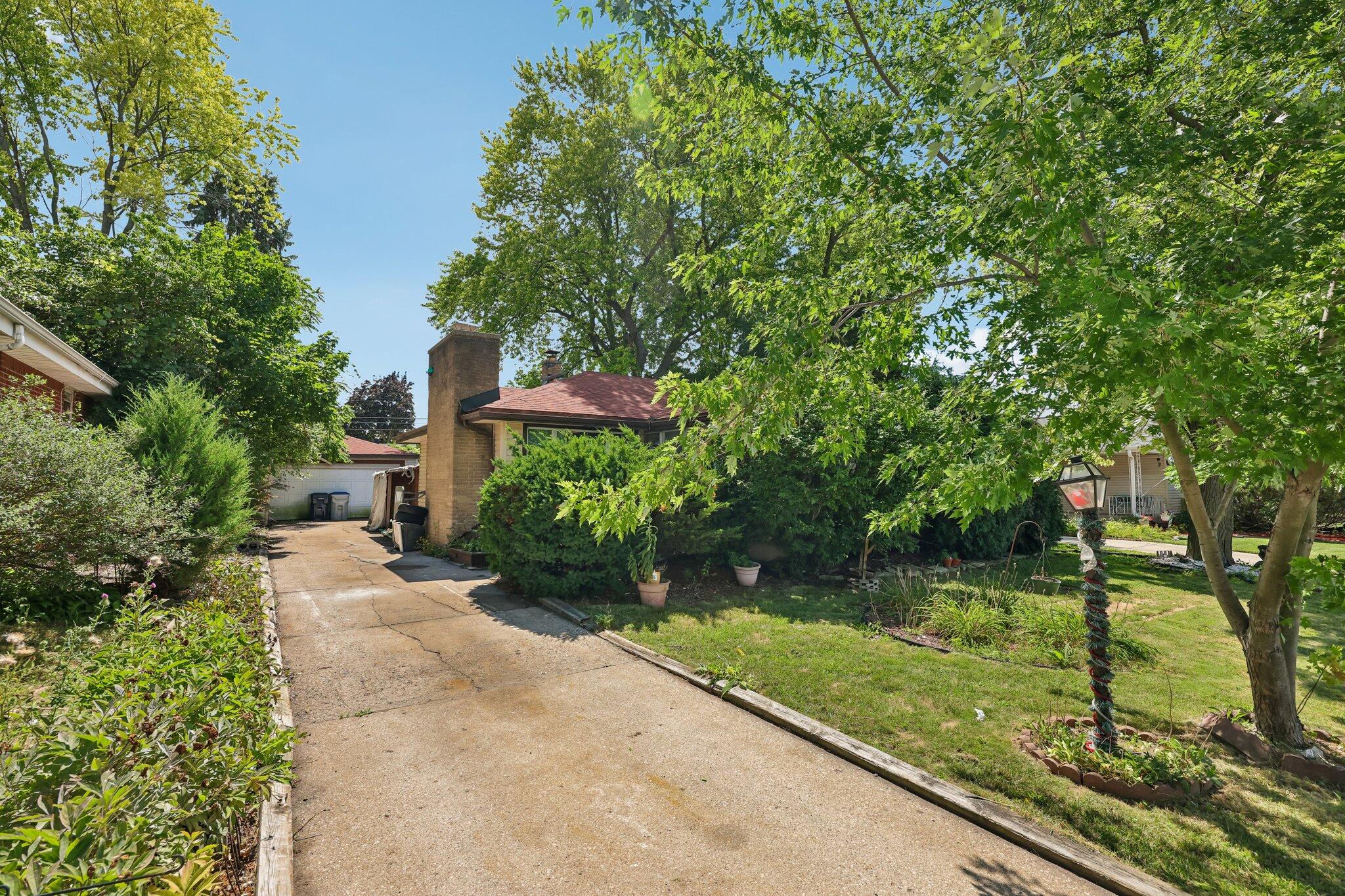 10611 W Silver Spring Dr — photo