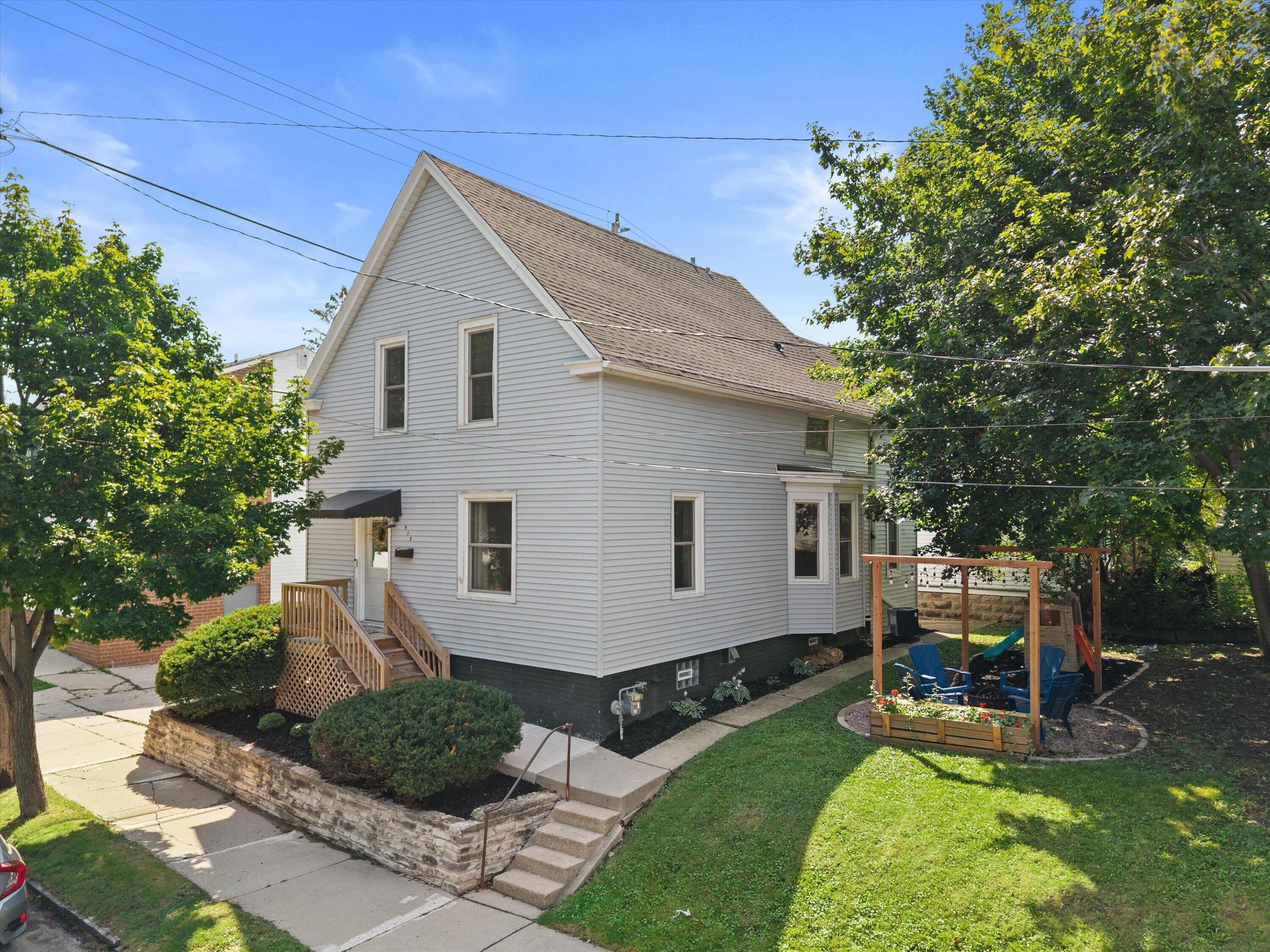 915 E Homer St — photo