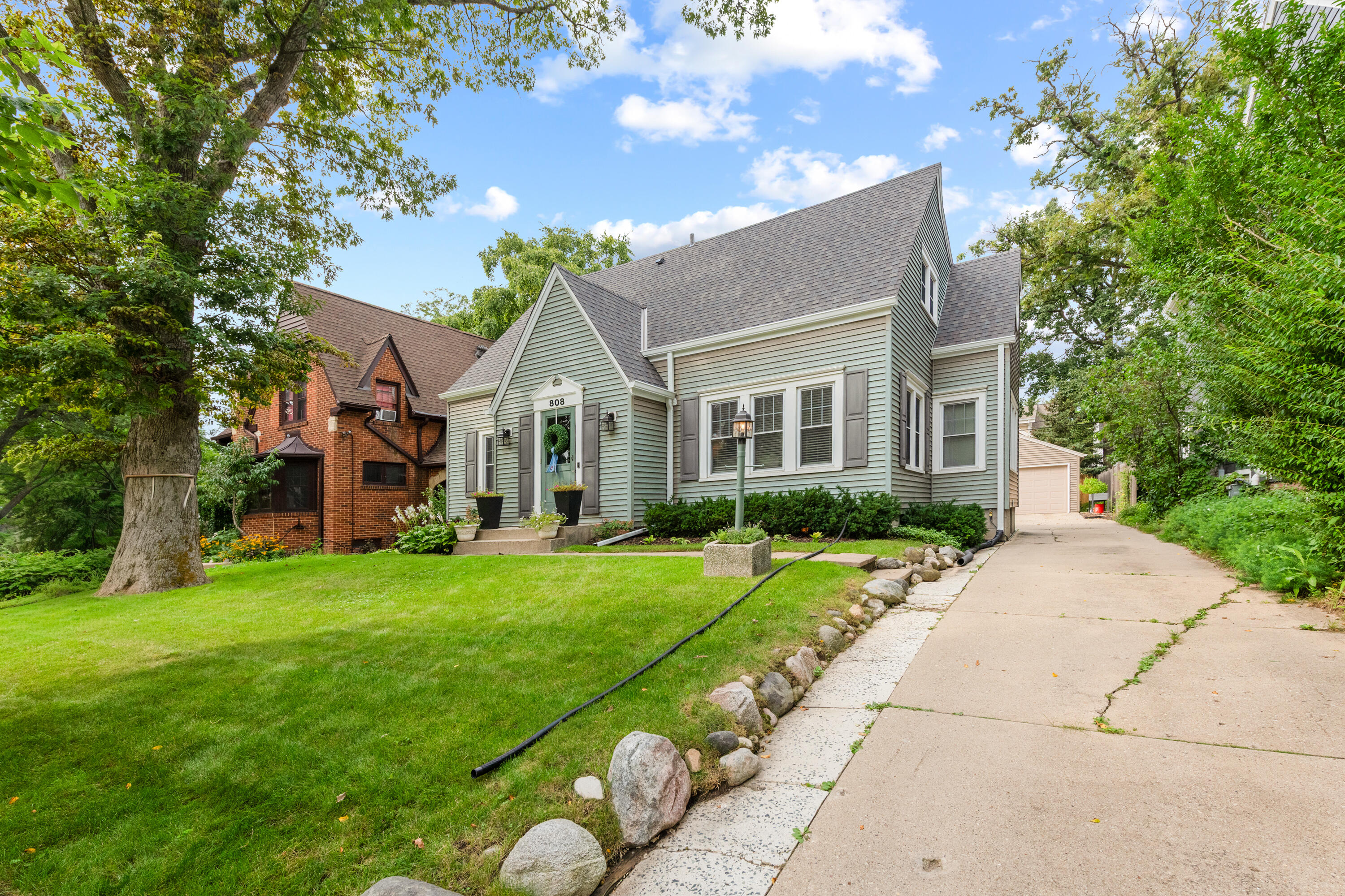 808 E Lake Forest Ave — photo