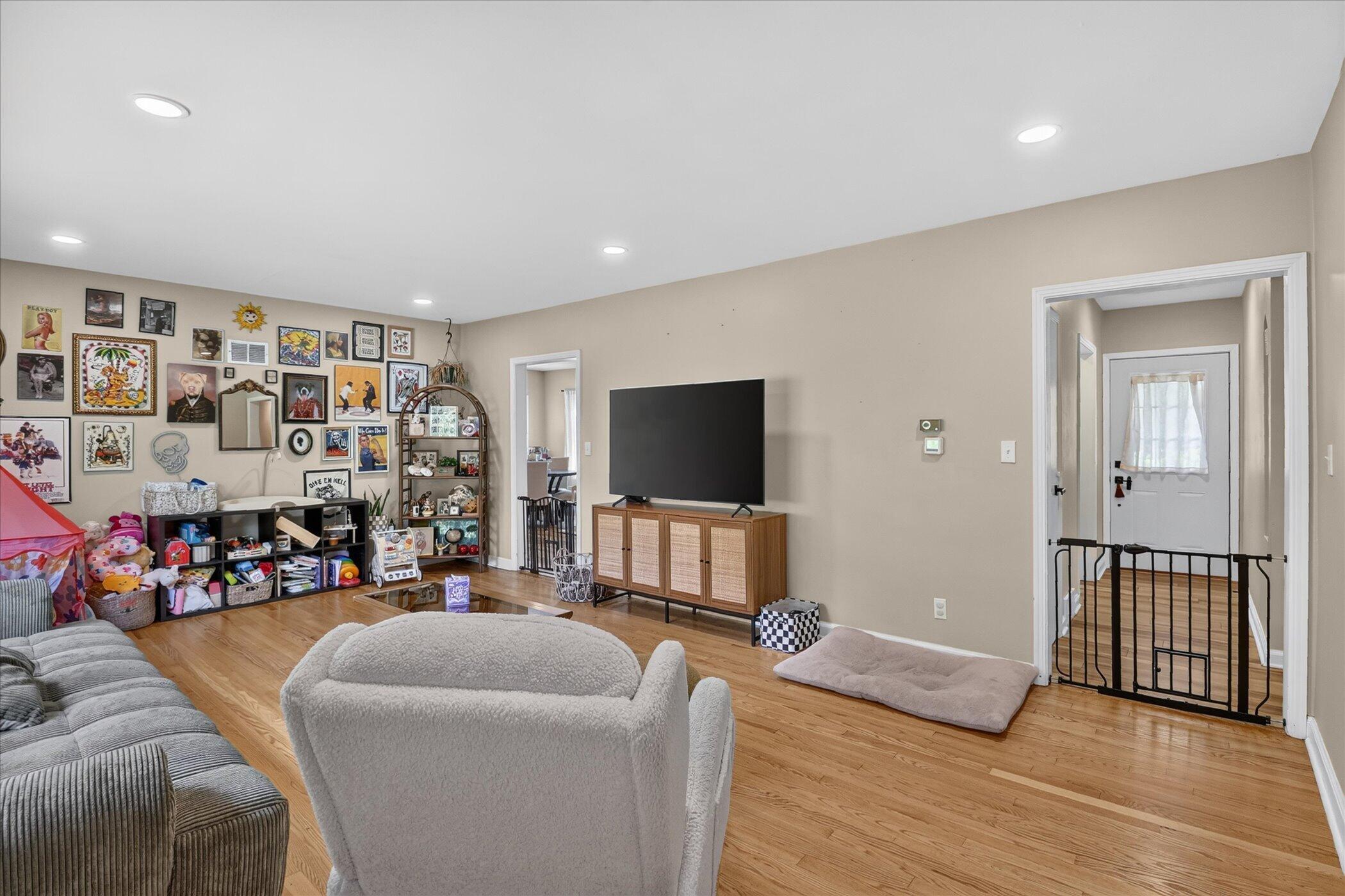 7820 W Bradley Rd — photo