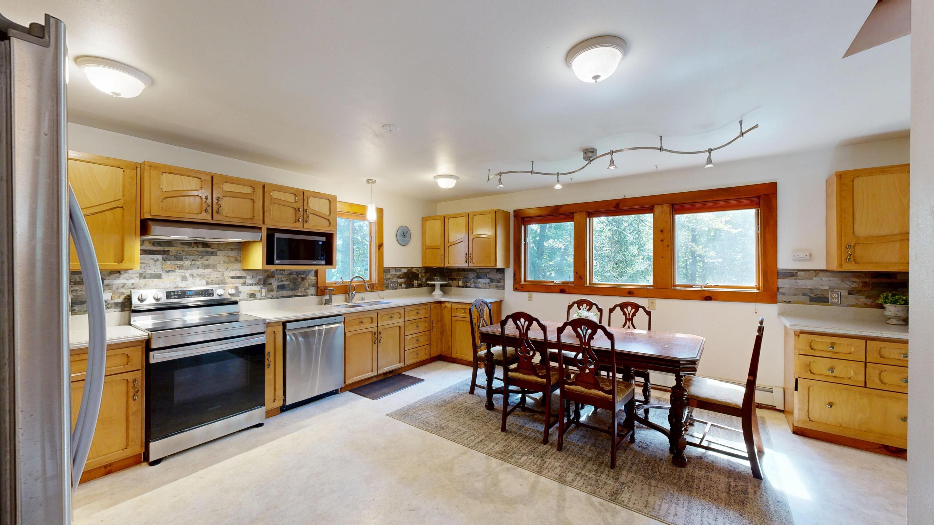 W5269 E Point Rd, Hamilton, WI 54669 — photo 3