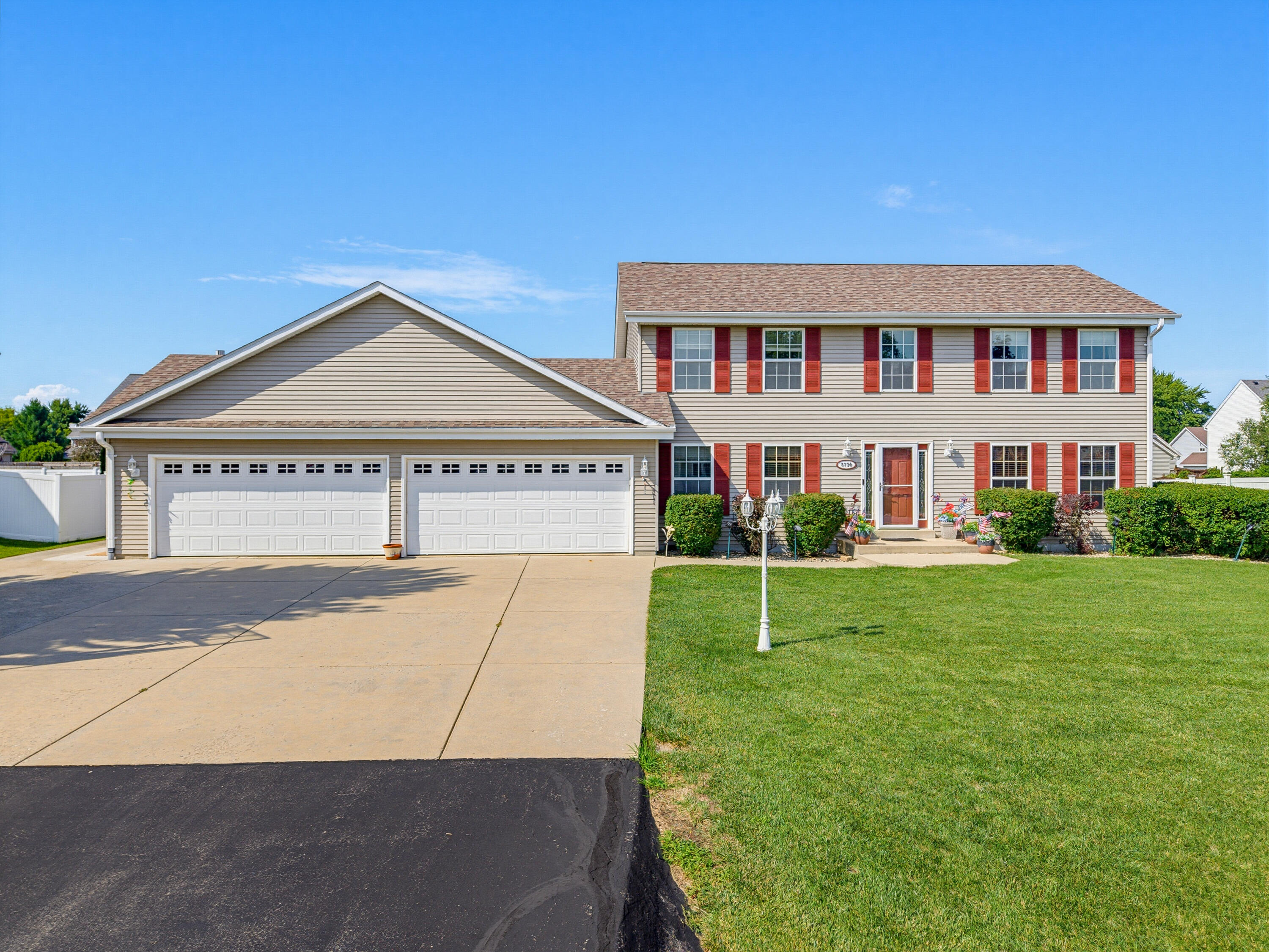 5730 Eagle Point Dr, Caledonia, WI 53406 — photo 2