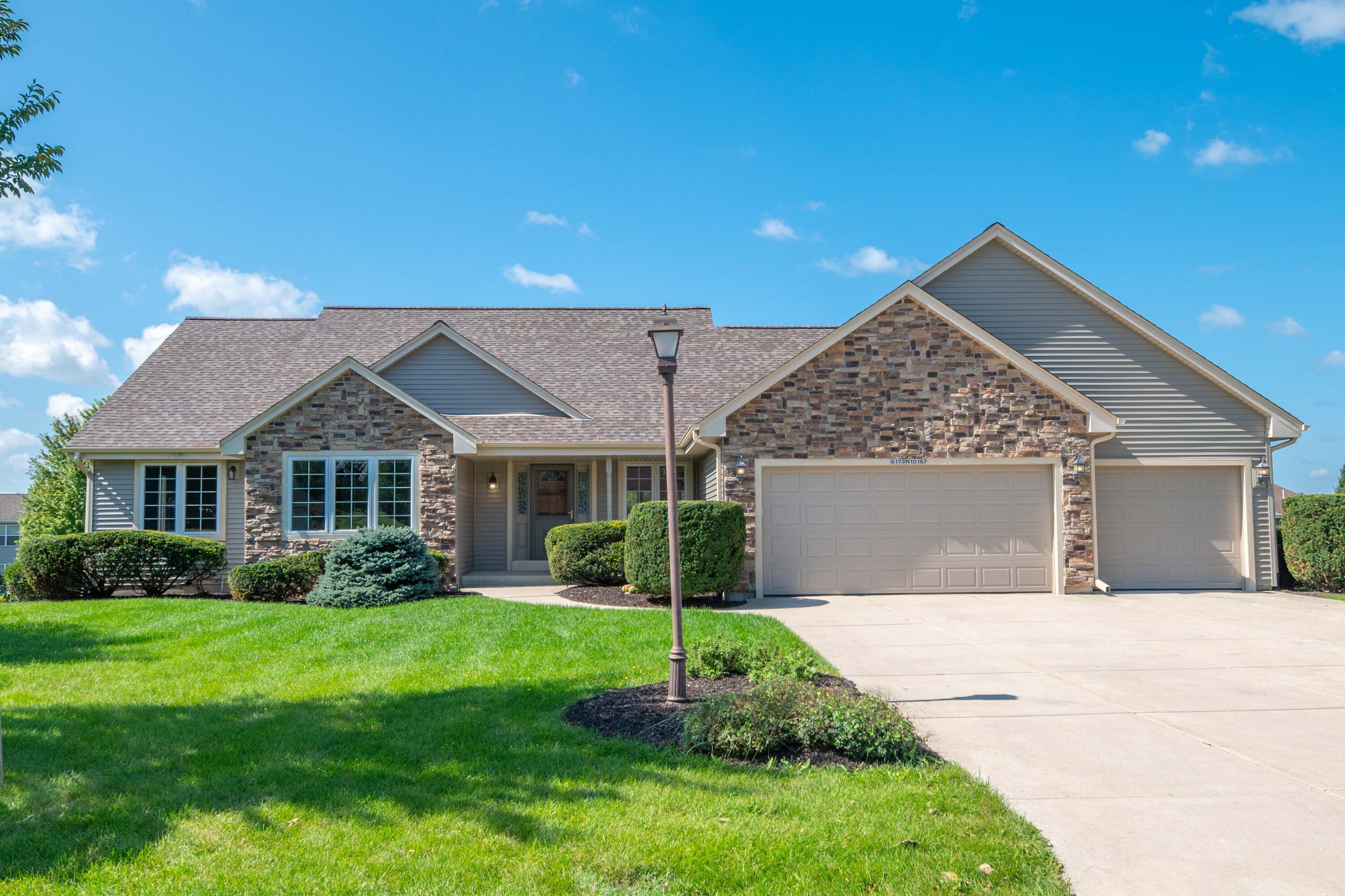 W173N10167 Woodbridge Ln — photo