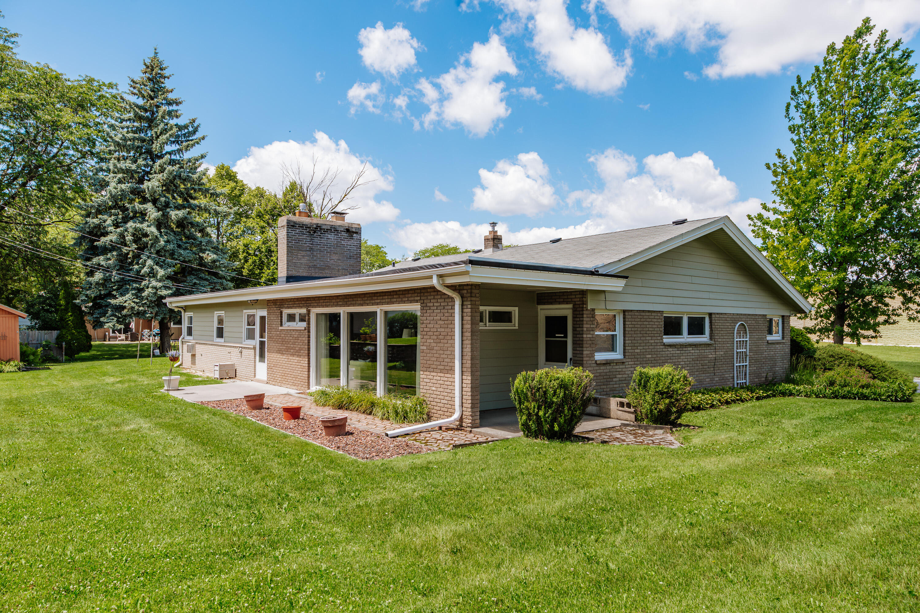 11307 W Garfield Ave — photo