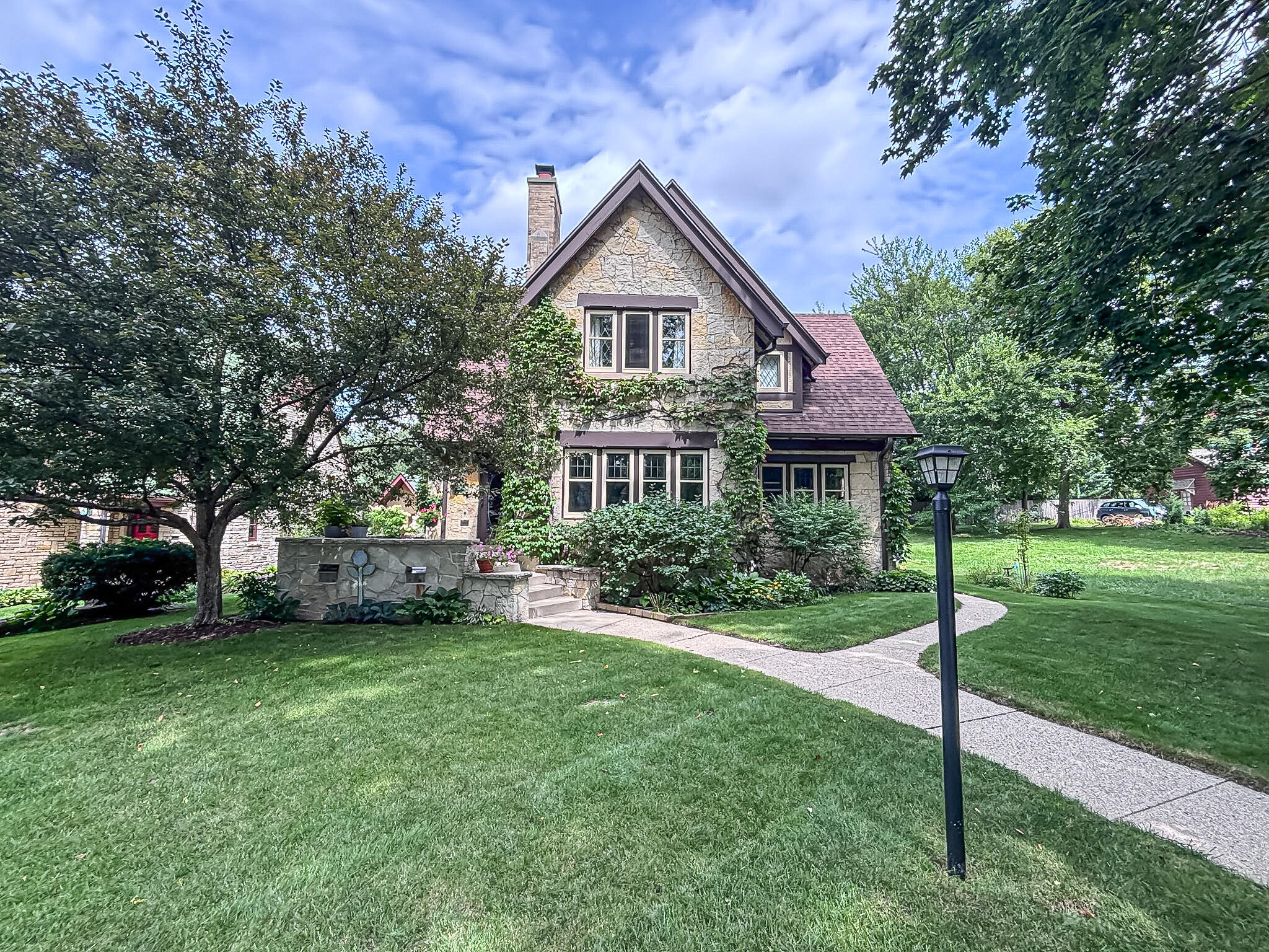 210 W College Ave — photo