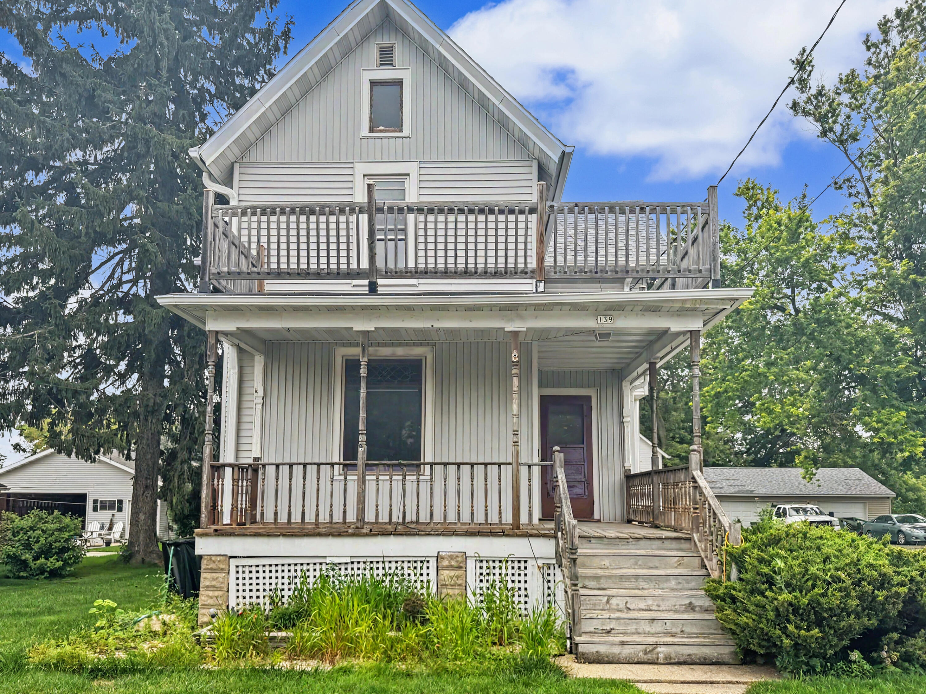 139 W Oak Grove St — photo