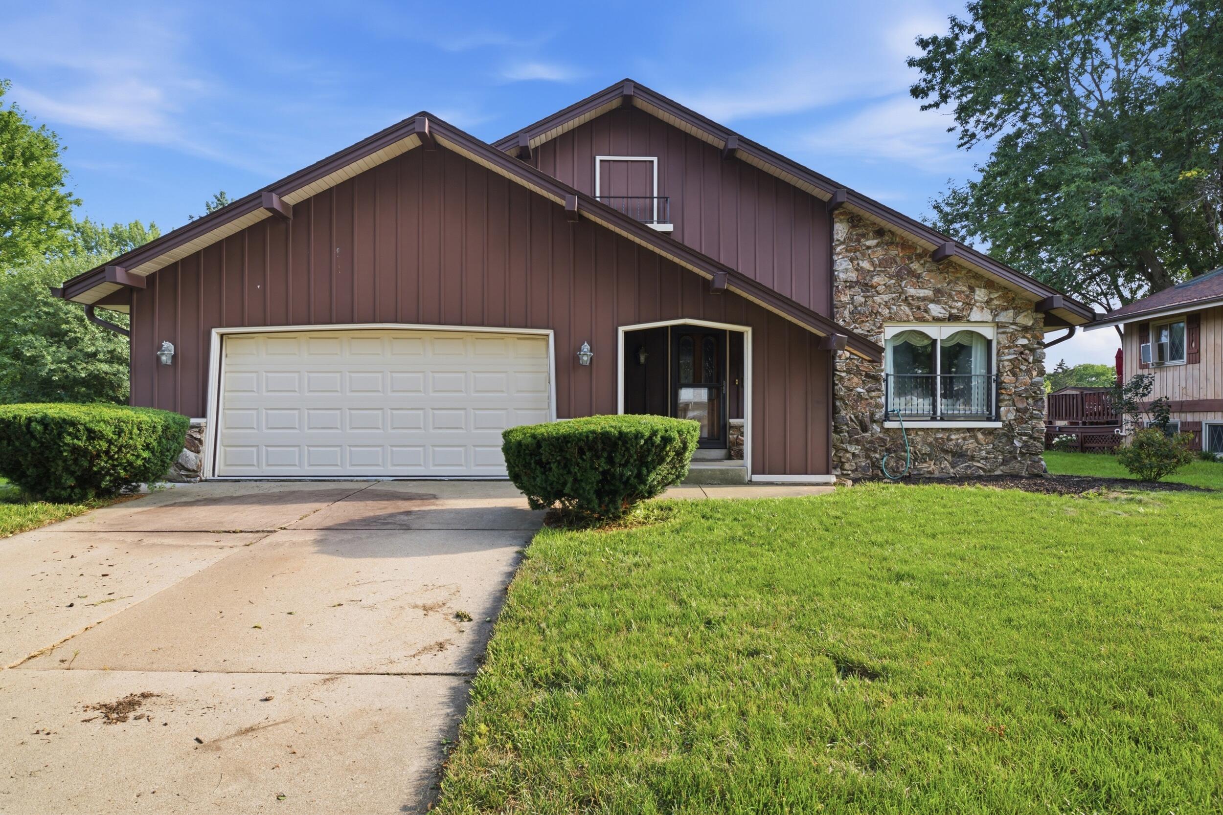 325 E Parkway Estates Dr — photo