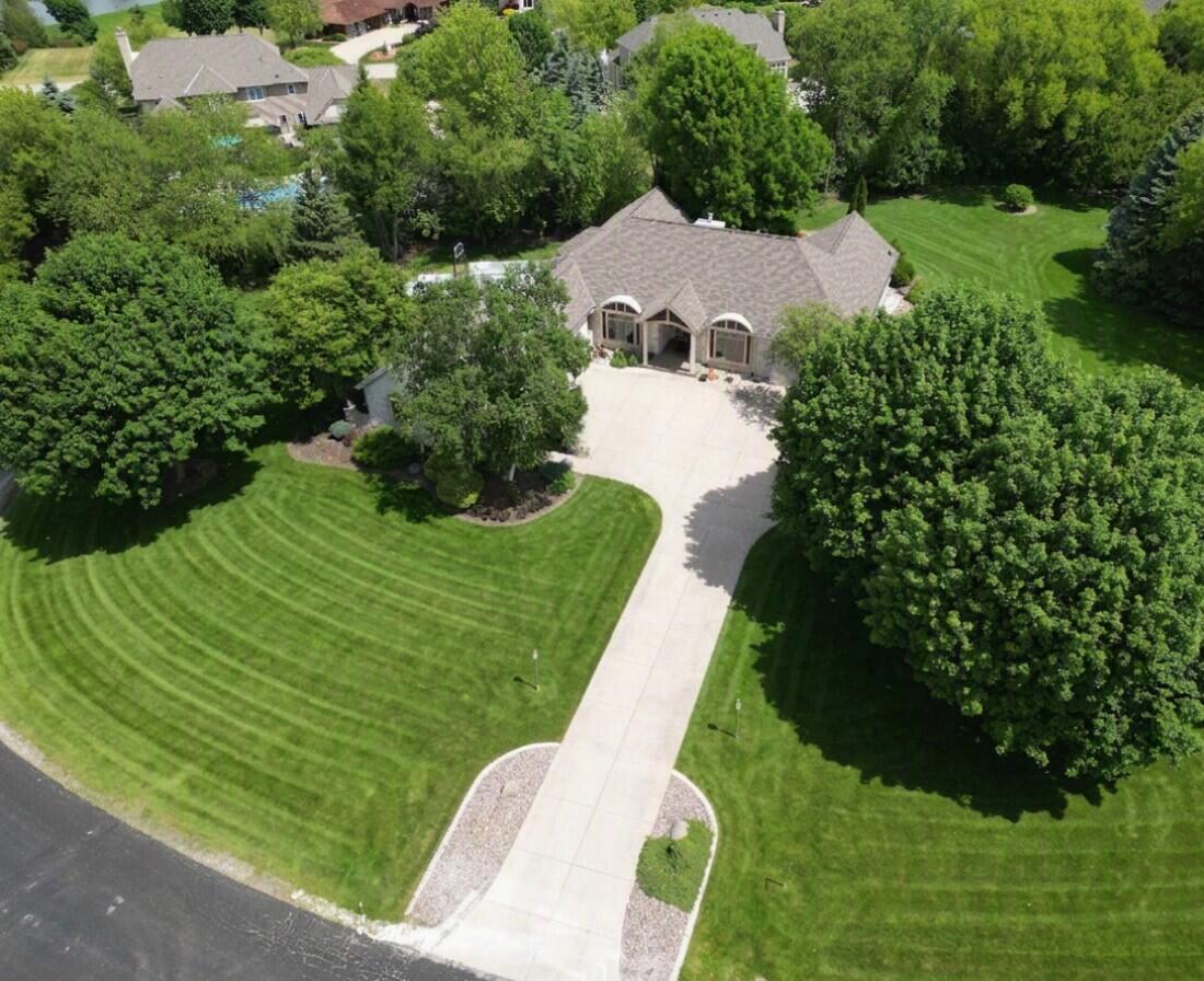 N49W28674 Chardon Dr — photo