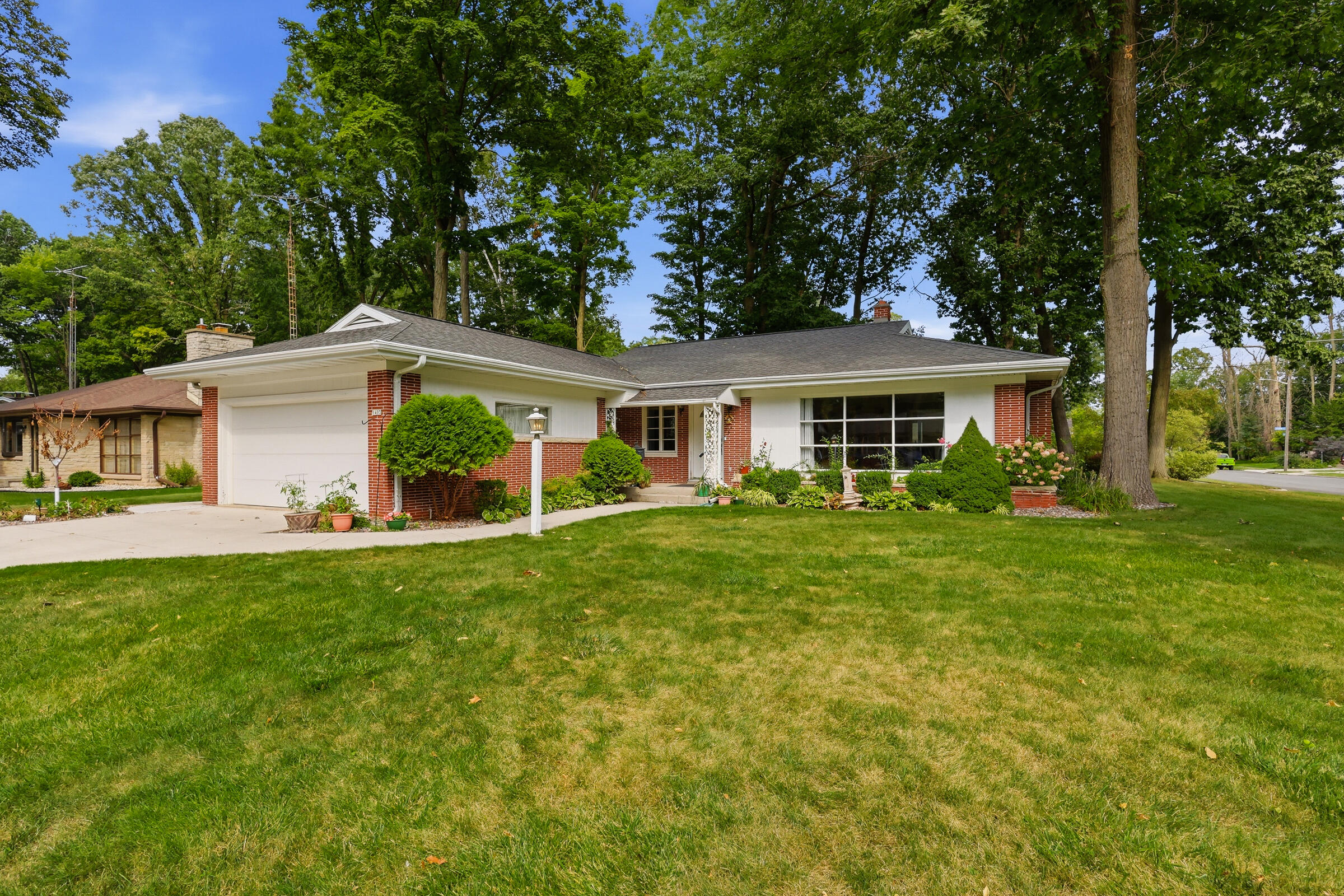 1403 Gunnell Ln — photo