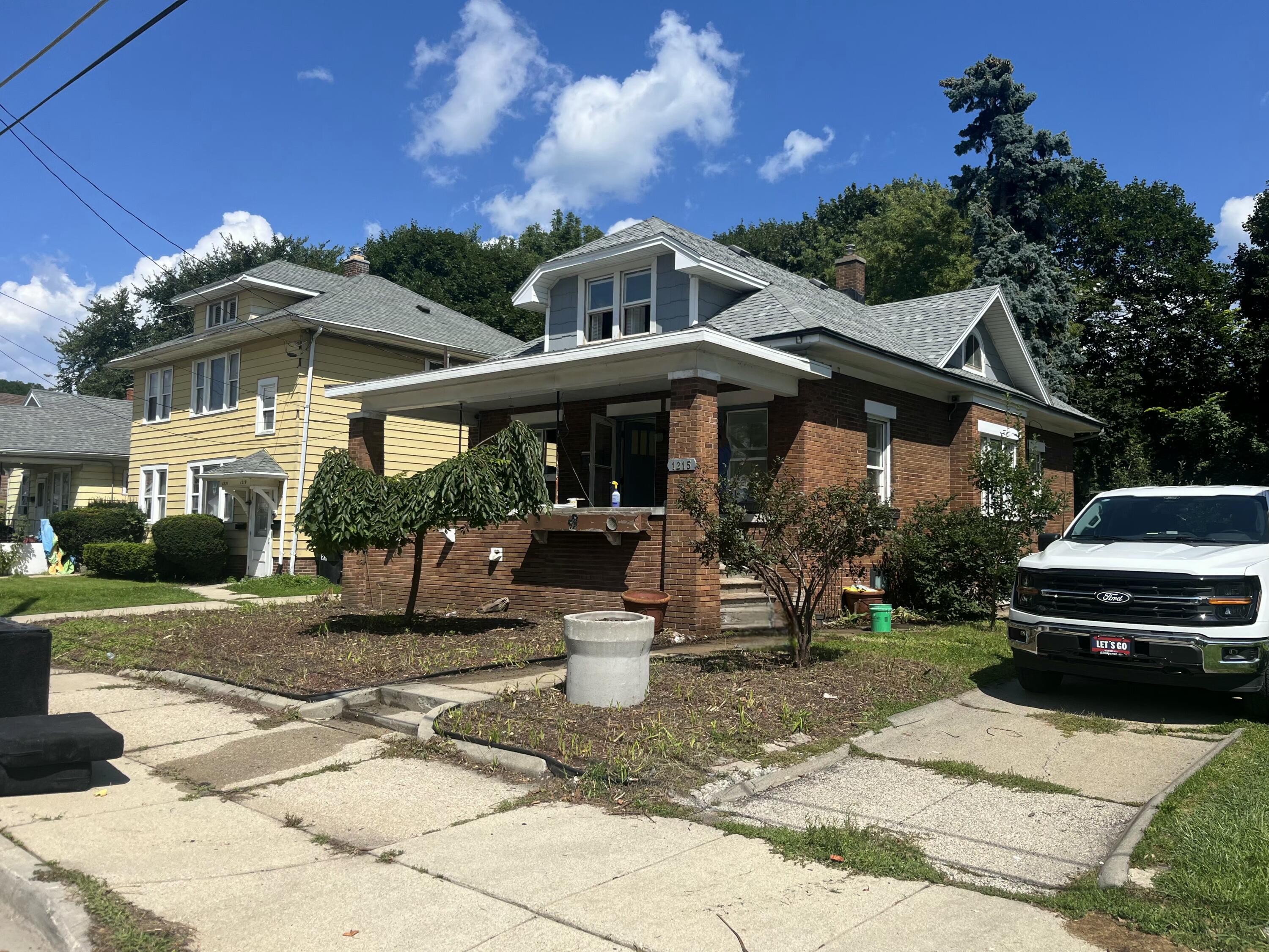 1215 Marquette St — photo