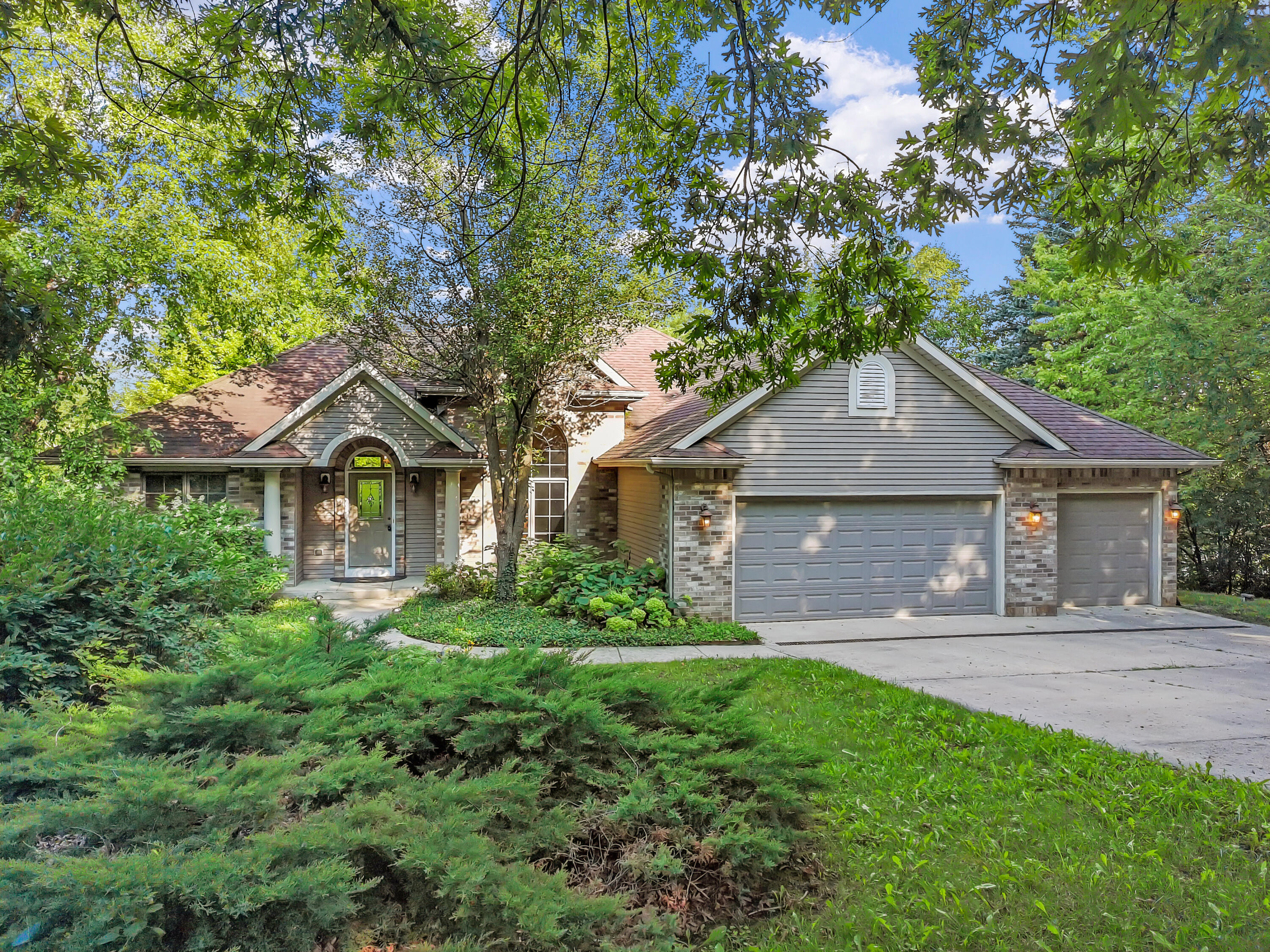 N7709 E Lakeshore Dr — photo