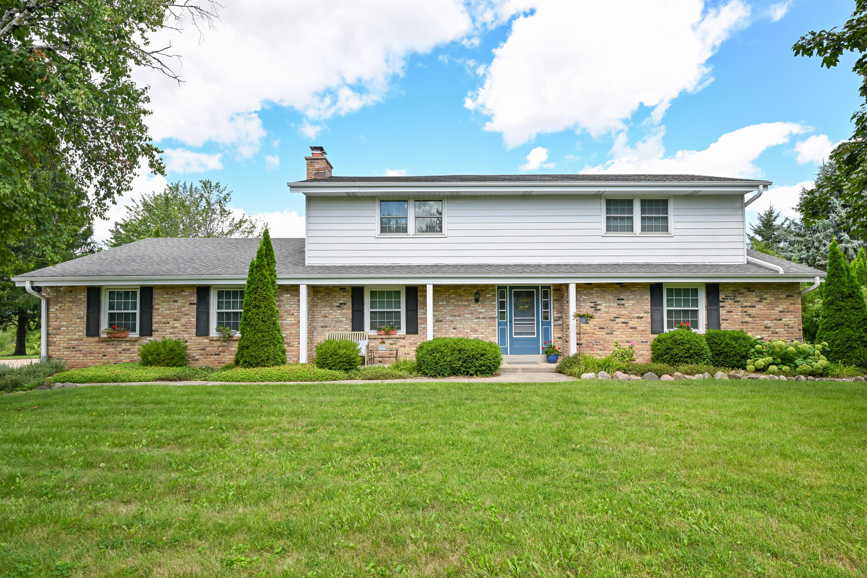 S40W22816 Sommers Hills Dr — photo
