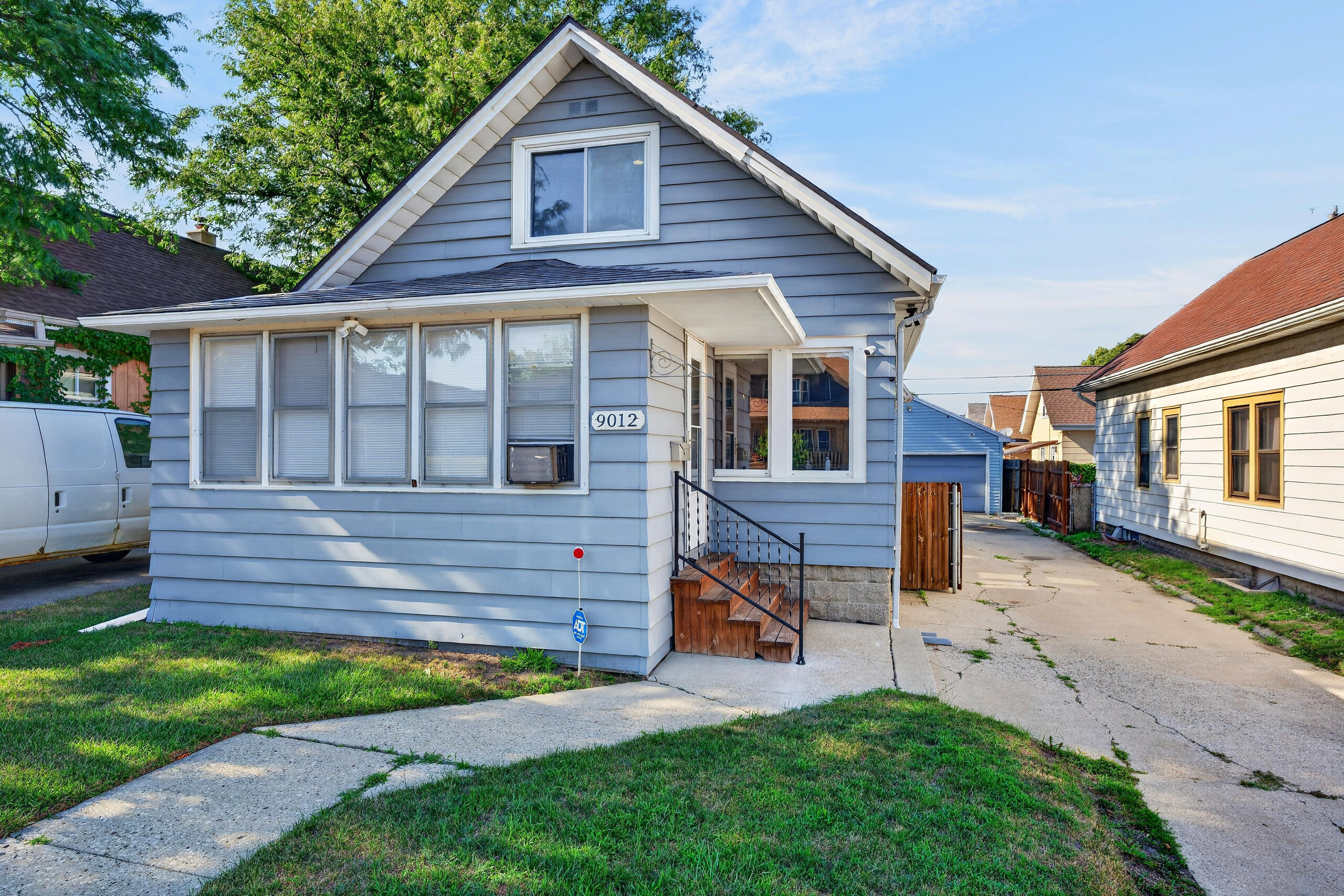 9012 W Greenfield Ave — photo