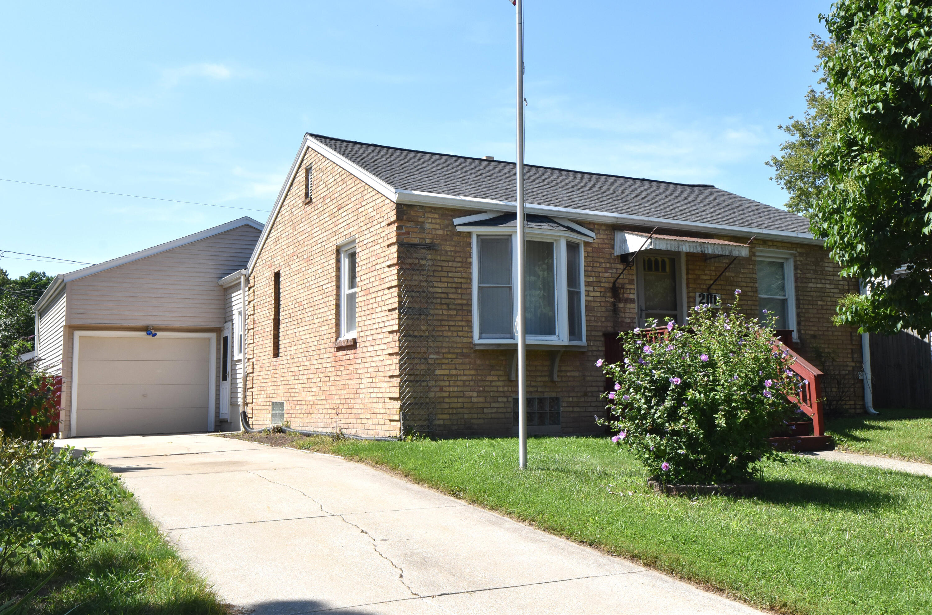 206 Belmont Ave — photo