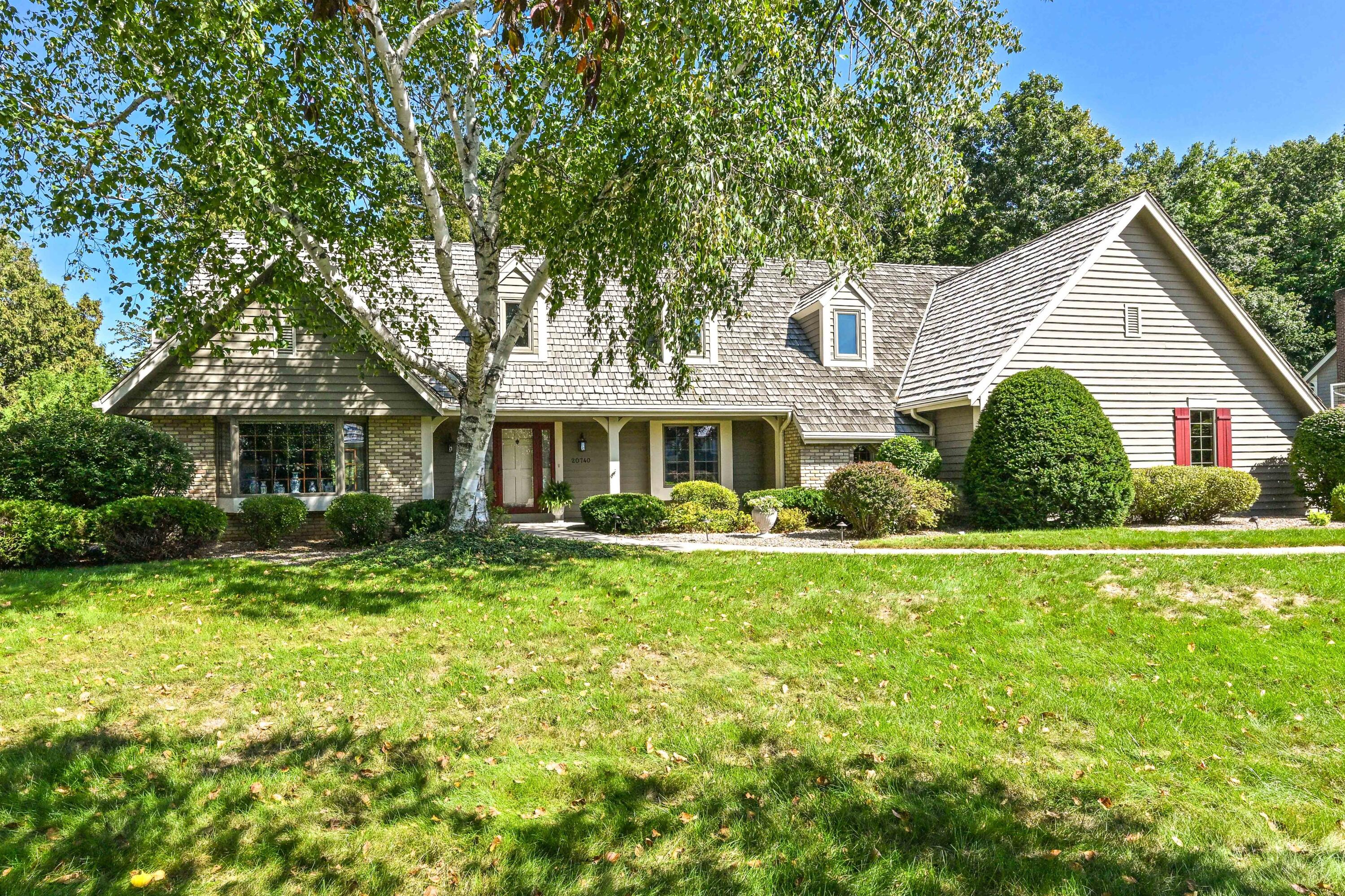 20740 Bartlett Ct — photo