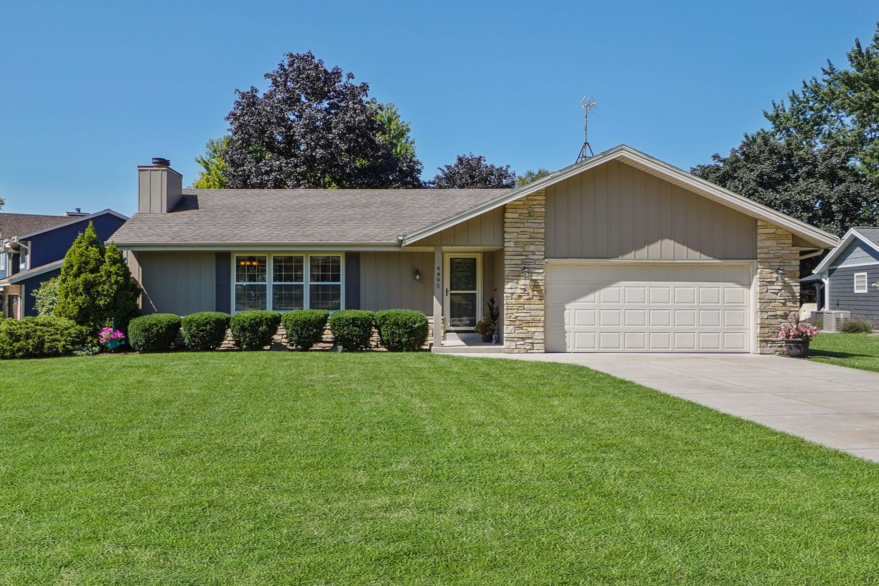 4495 S Church Dr — photo