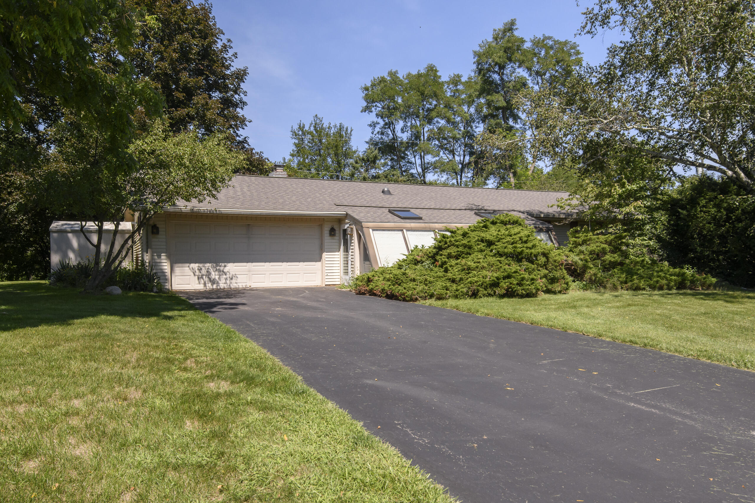 S87W27350 Ridgeway Ct — photo