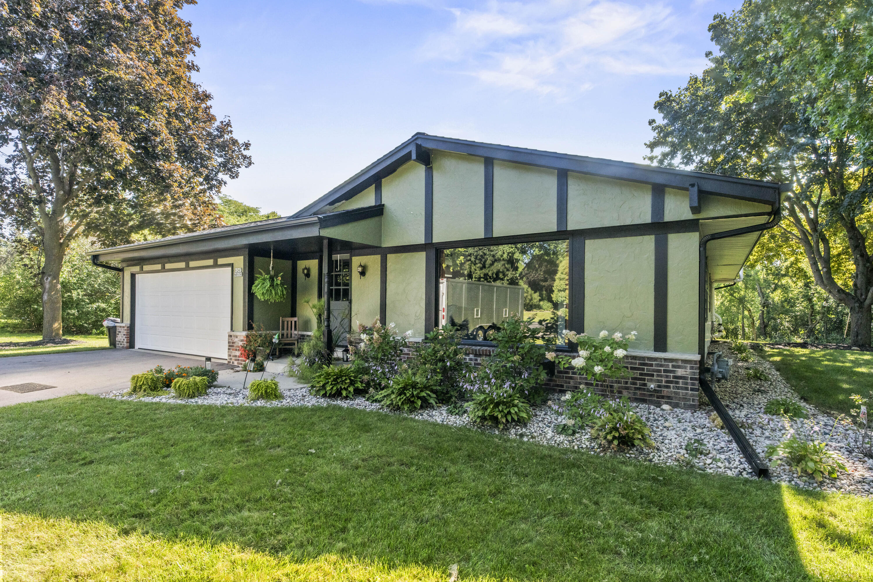 W247N9556 Norwauk Ct — photo