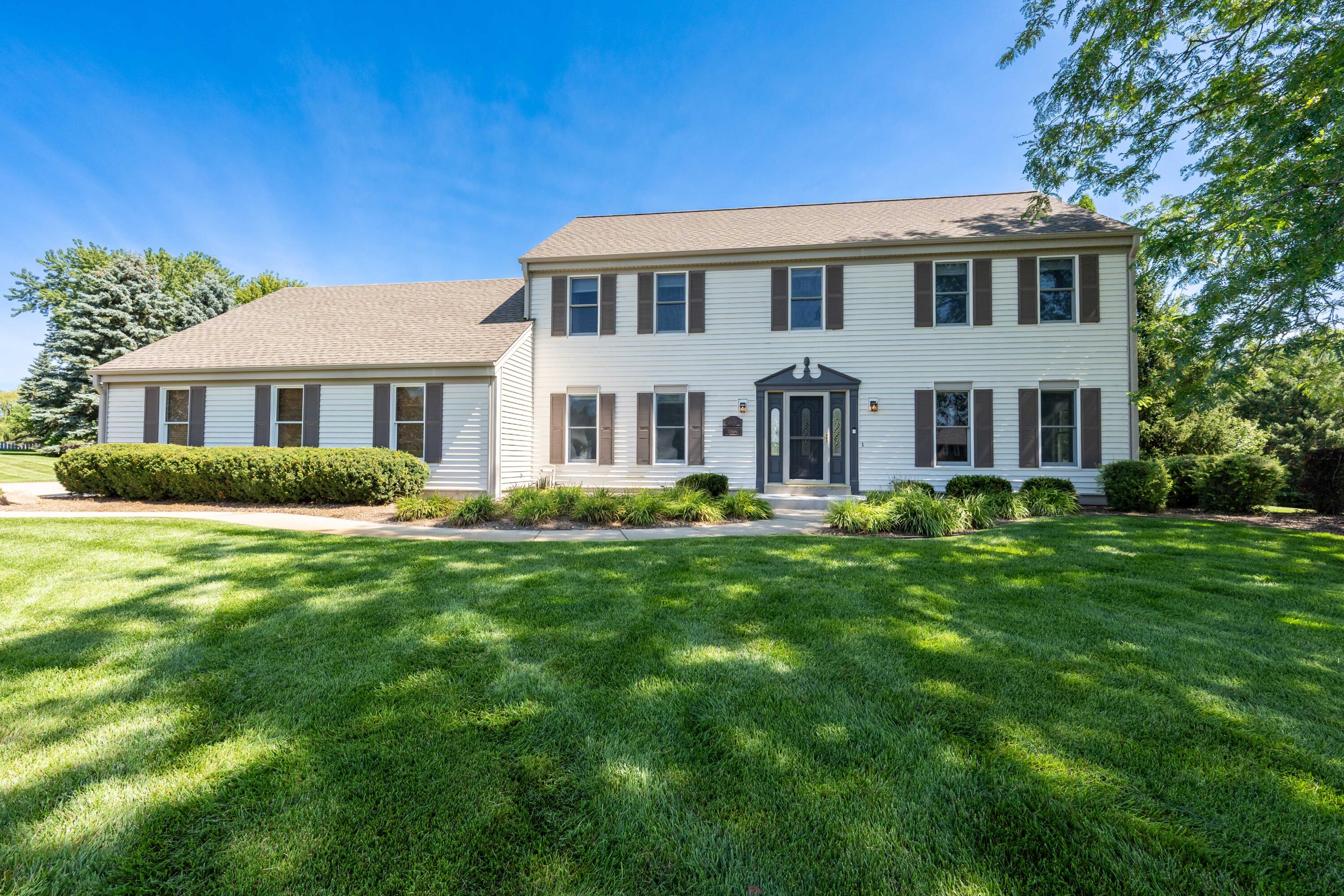 W328N3834 Range Woods Dr — photo
