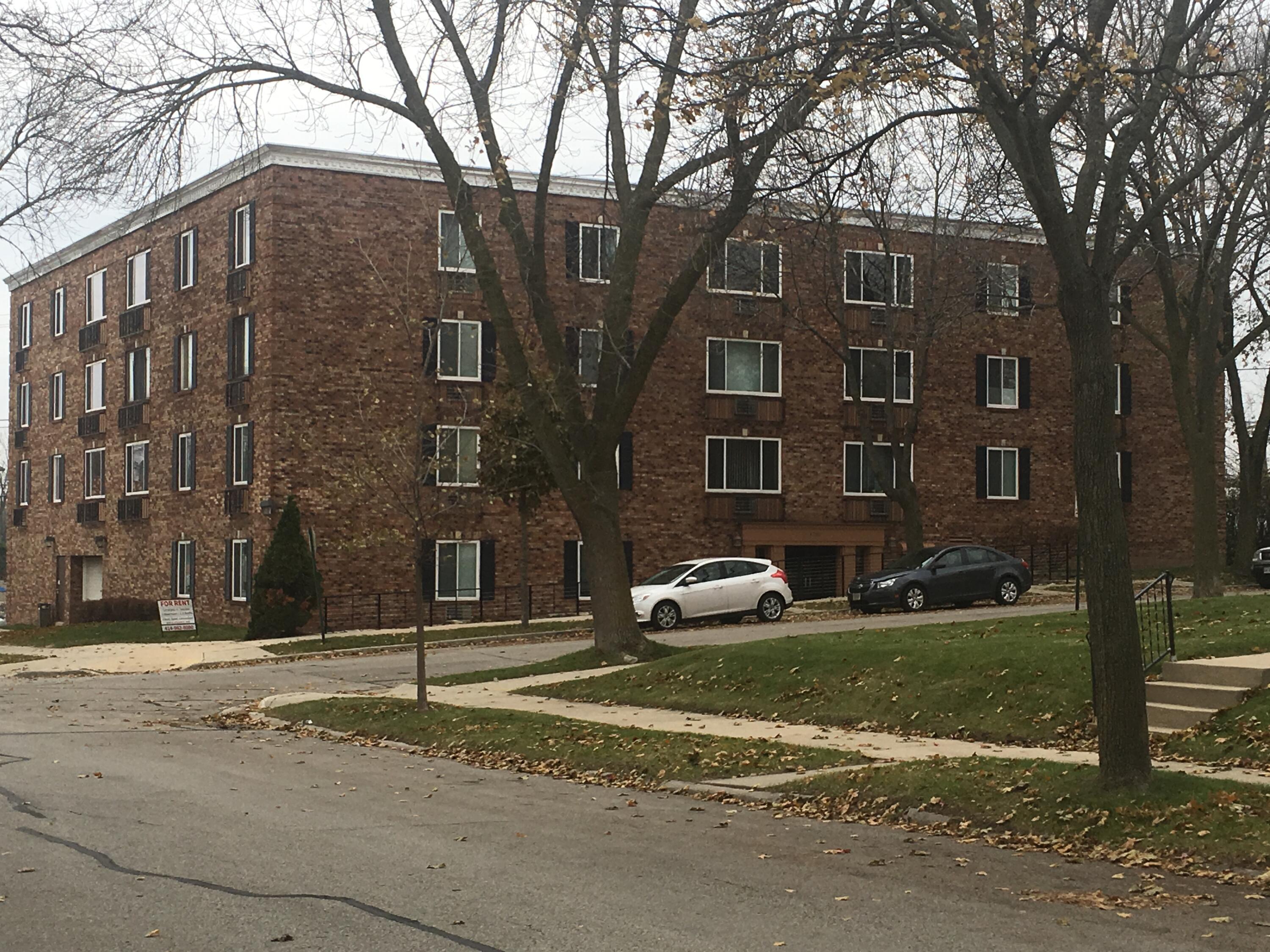 1315 E Elmdale Ct — photo