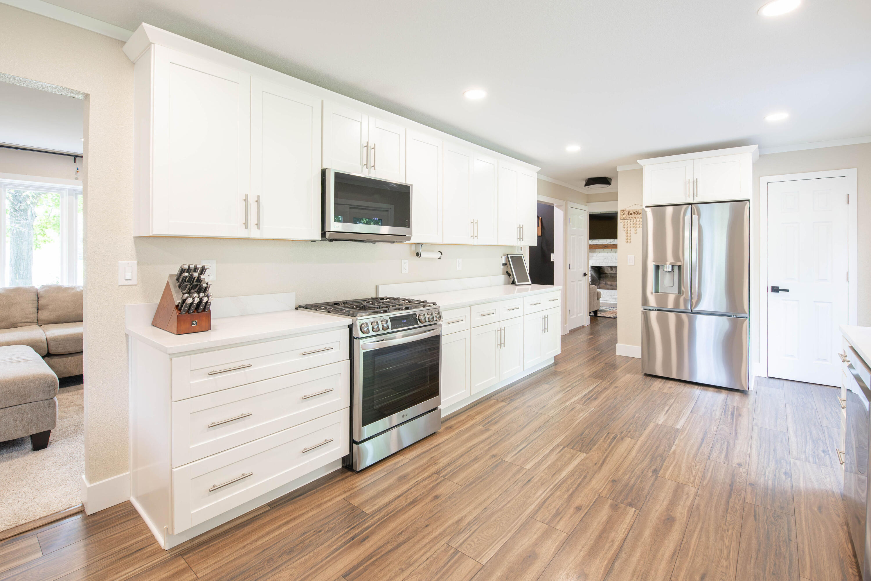 W358N5884 Surrey Dr — photo