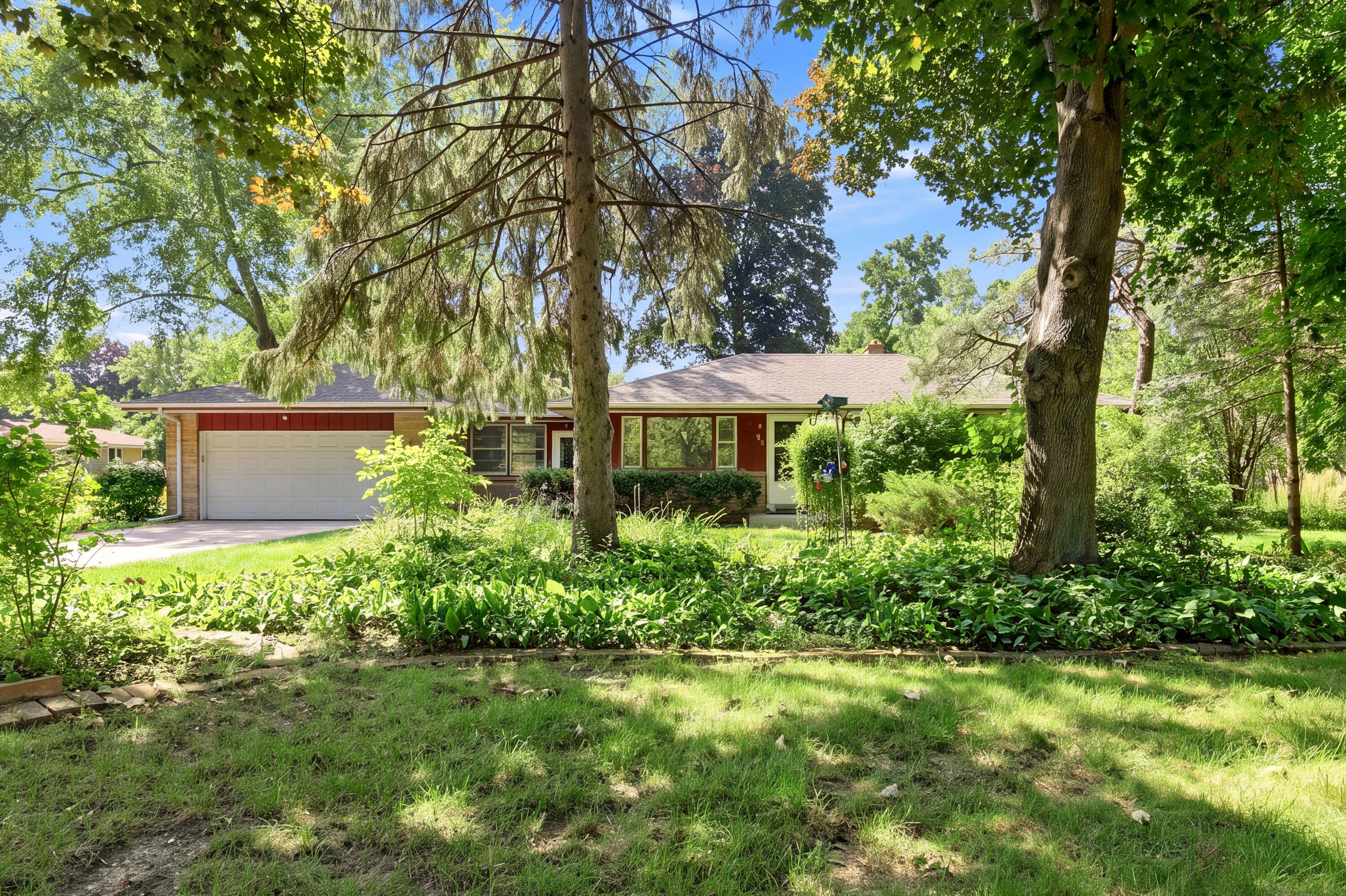 9935 W Green Tree Rd — photo